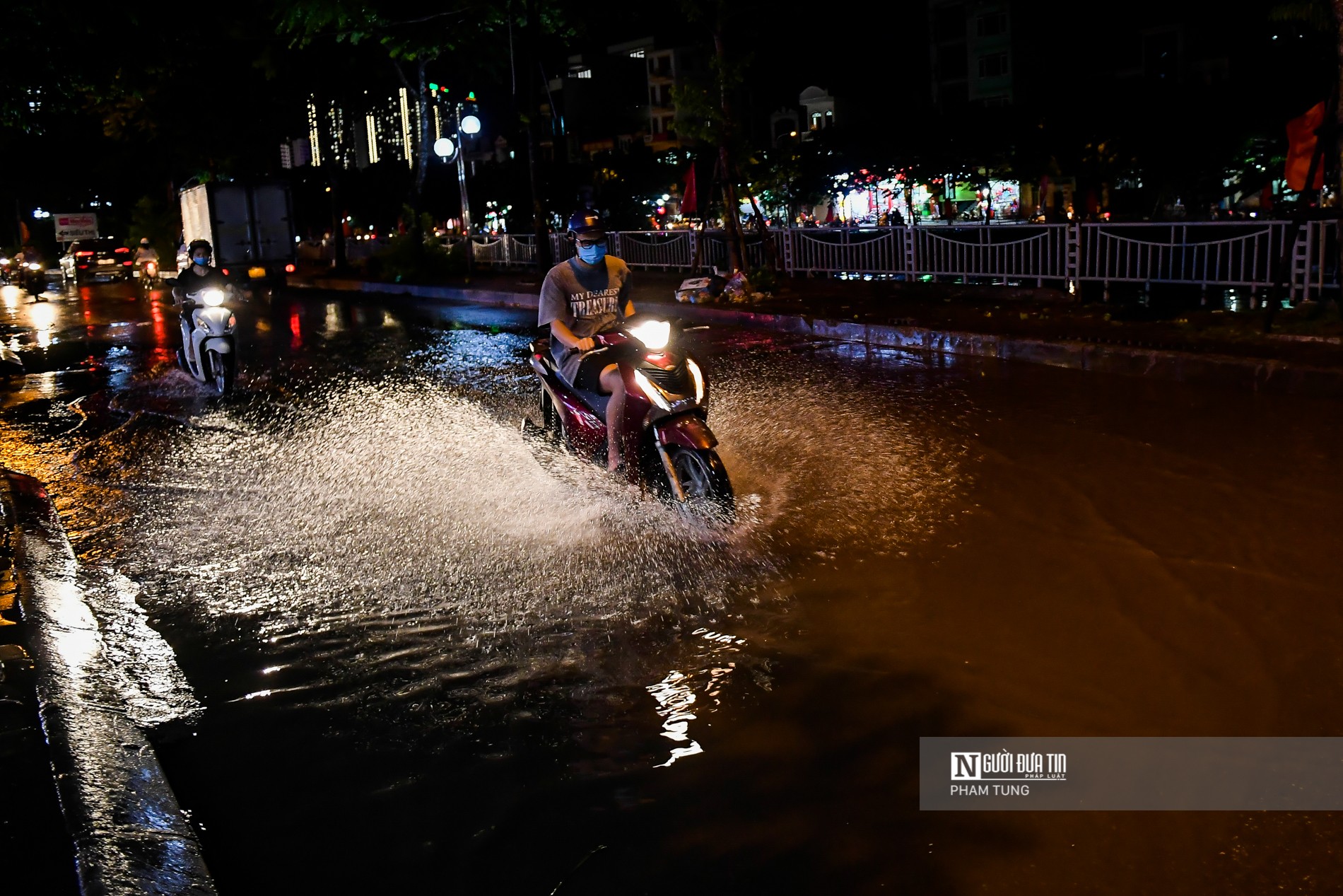 Dân sinh - Hà Nội: Mưa lớn kéo dài, ngập nhiều tuyến phố (Hình 9).