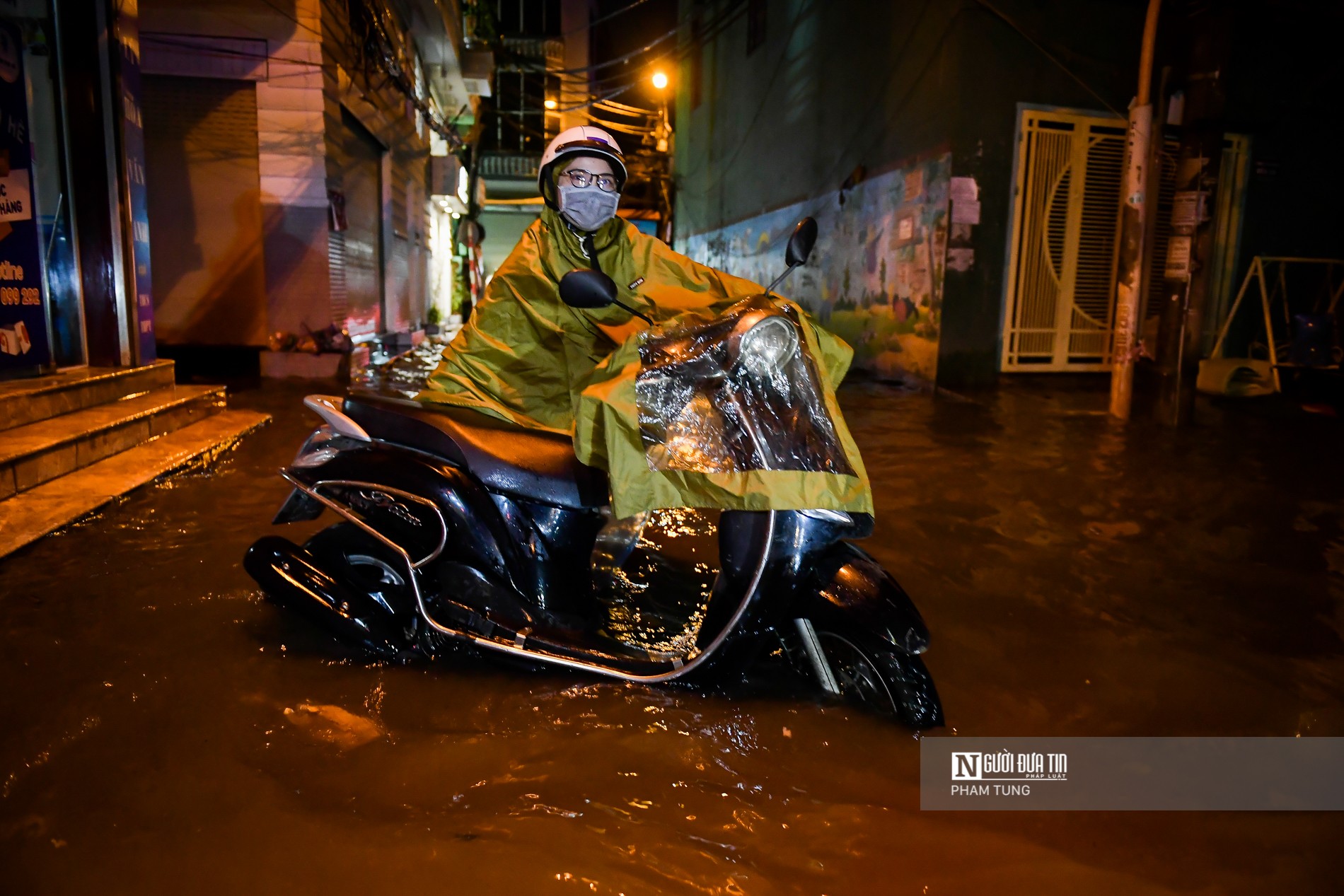 Dân sinh - Hà Nội: Mưa lớn kéo dài, ngập nhiều tuyến phố (Hình 12).