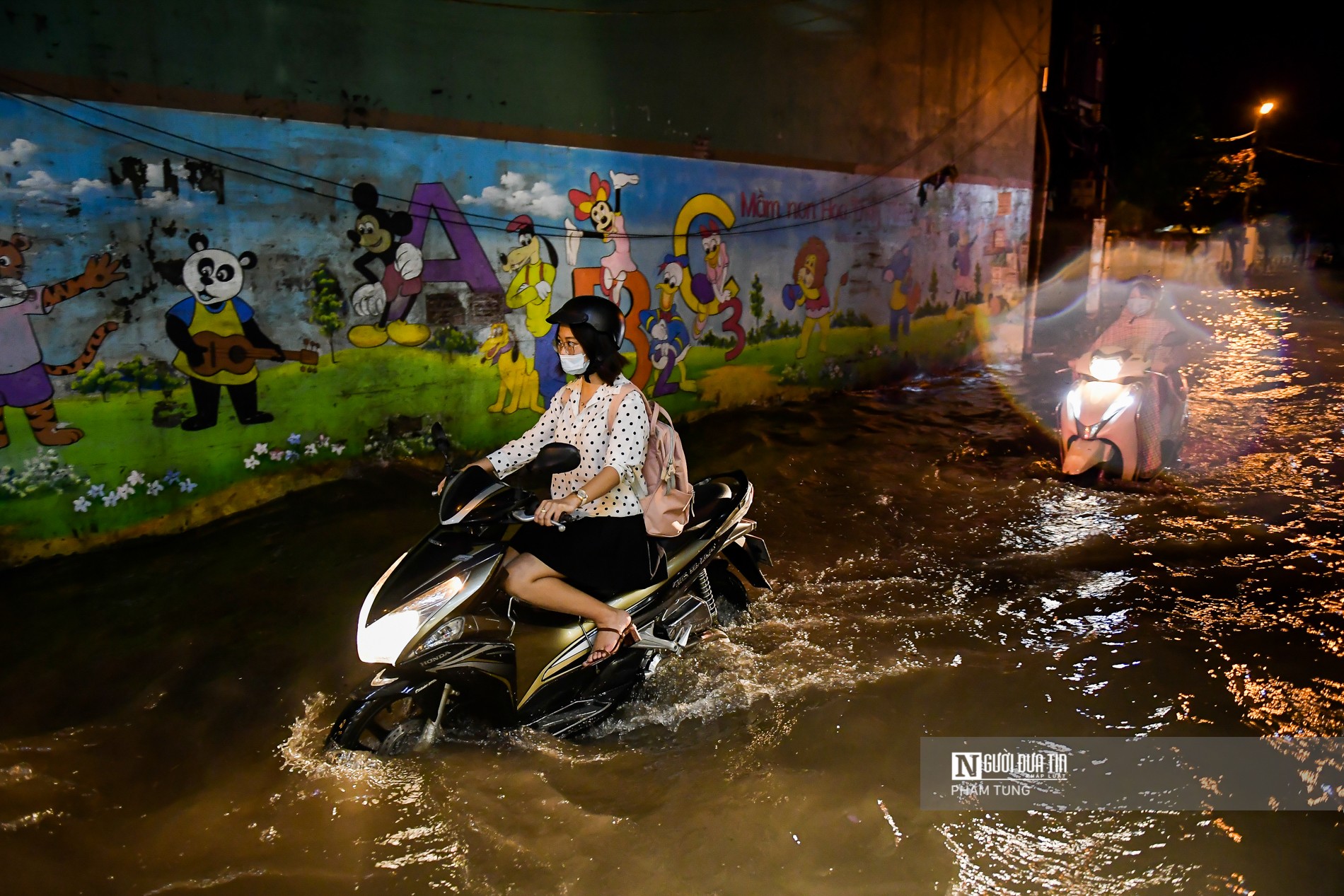 Dân sinh - Hà Nội: Mưa lớn kéo dài, ngập nhiều tuyến phố (Hình 11).