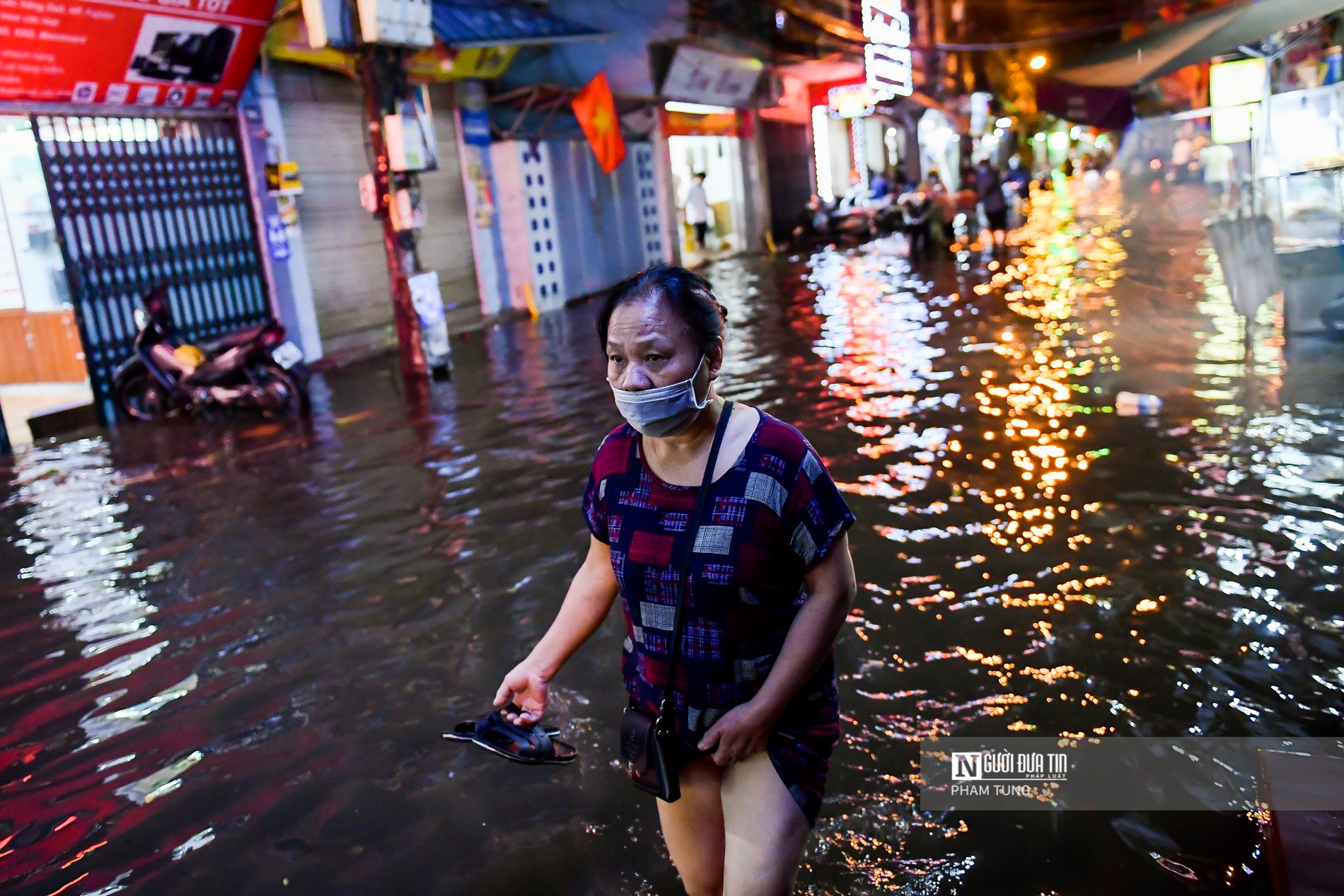 Dân sinh - Hà Nội: Mưa lớn kéo dài, ngập nhiều tuyến phố (Hình 16).