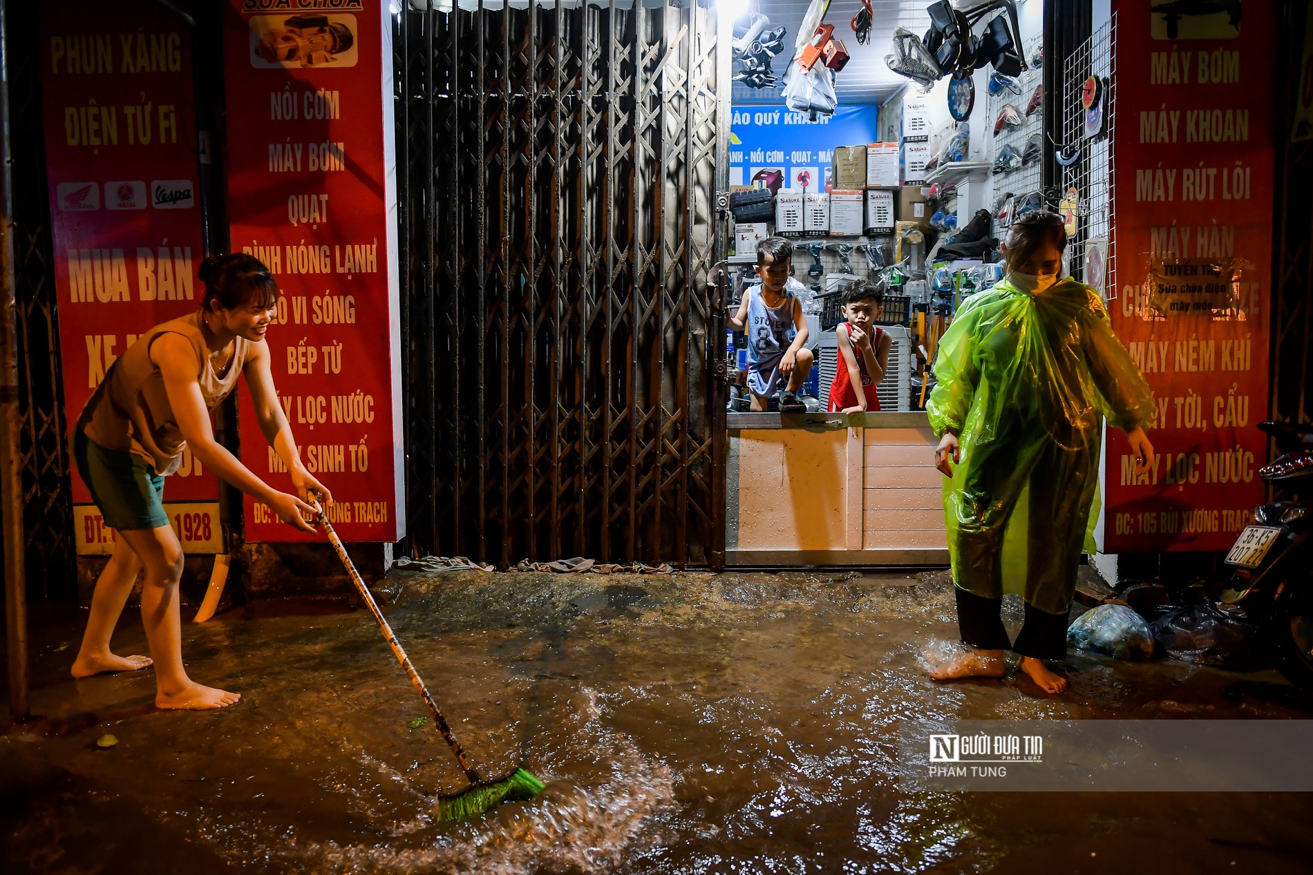 Dân sinh - Hà Nội: Mưa lớn kéo dài, ngập nhiều tuyến phố (Hình 19).