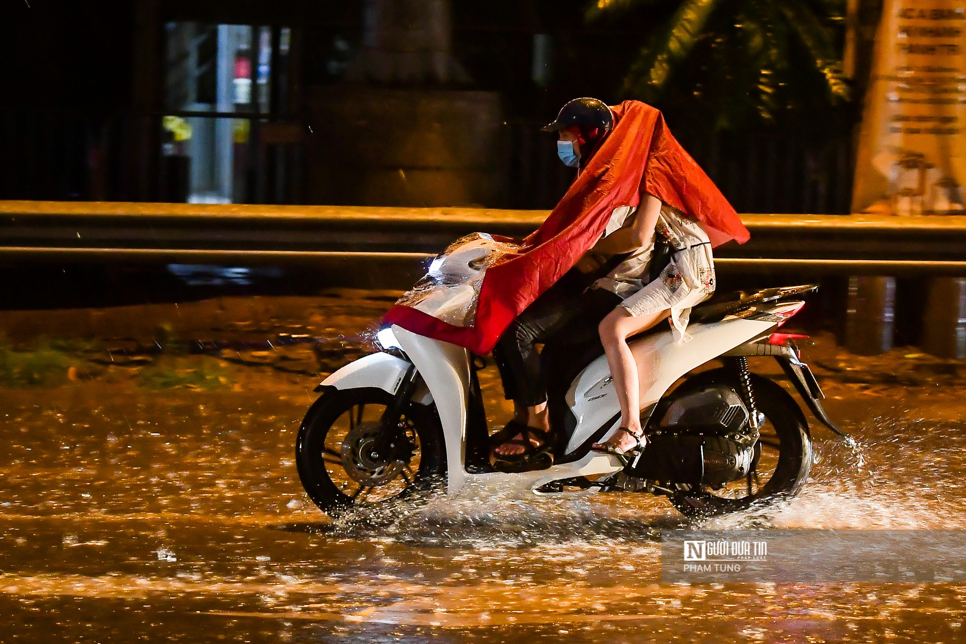 Dân sinh - Hà Nội: Mưa lớn kéo dài, ngập nhiều tuyến phố (Hình 5).