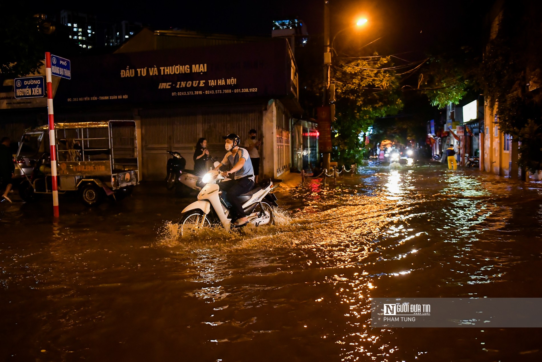 Dân sinh - Hà Nội: Mưa lớn kéo dài, ngập nhiều tuyến phố (Hình 8).