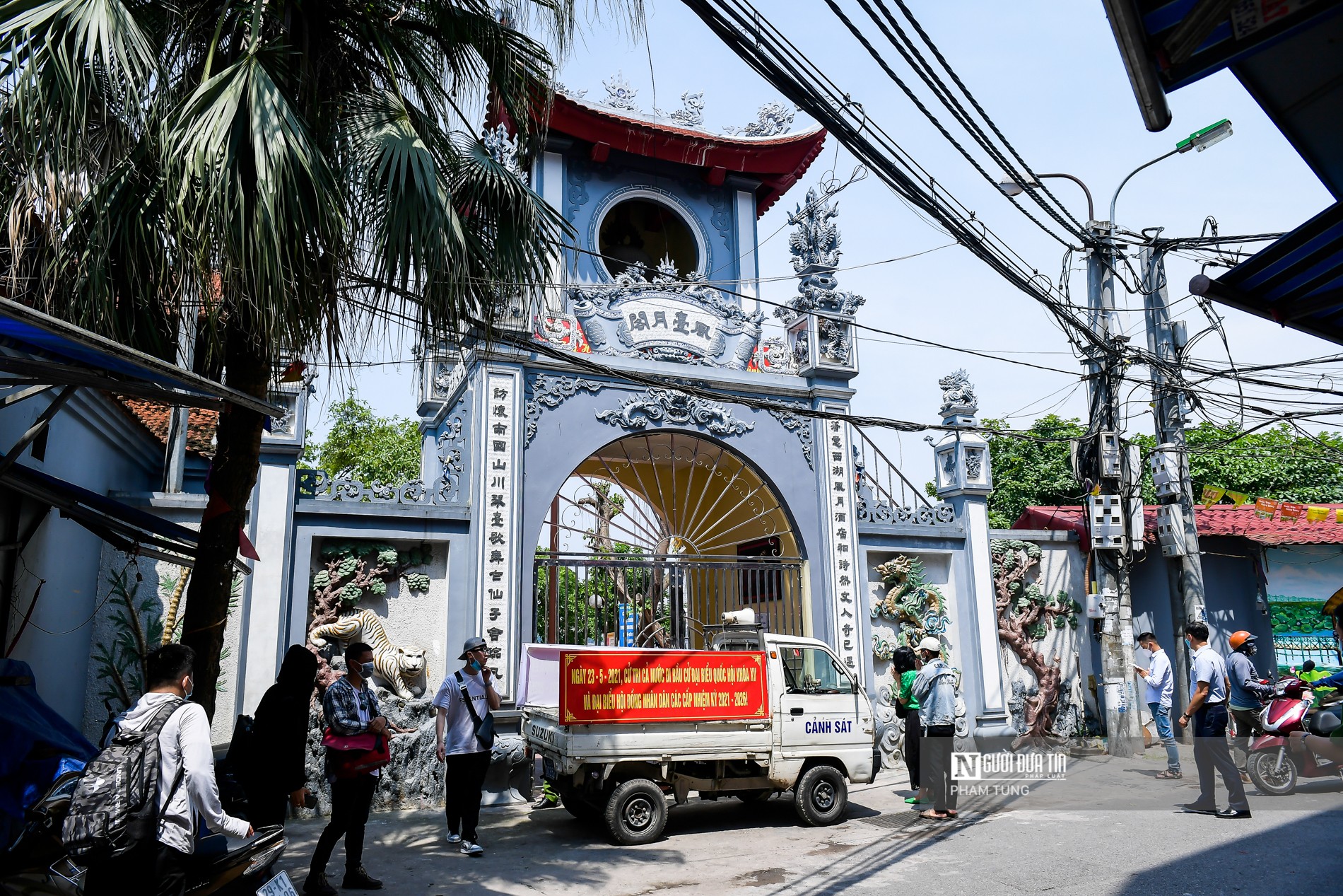 Dân sinh - Hà Nội: Vắng vẻ người dân đi lễ mùng 1 âm lịch (Hình 11).