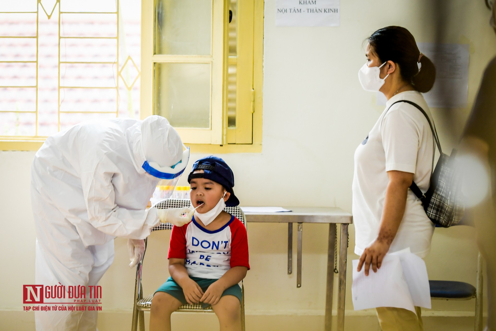 Sự kiện - Hà Nội: Bắt đầu xét nghiệm Covid-19 cho người dân từ Đà Nẵng về (Hình 11).