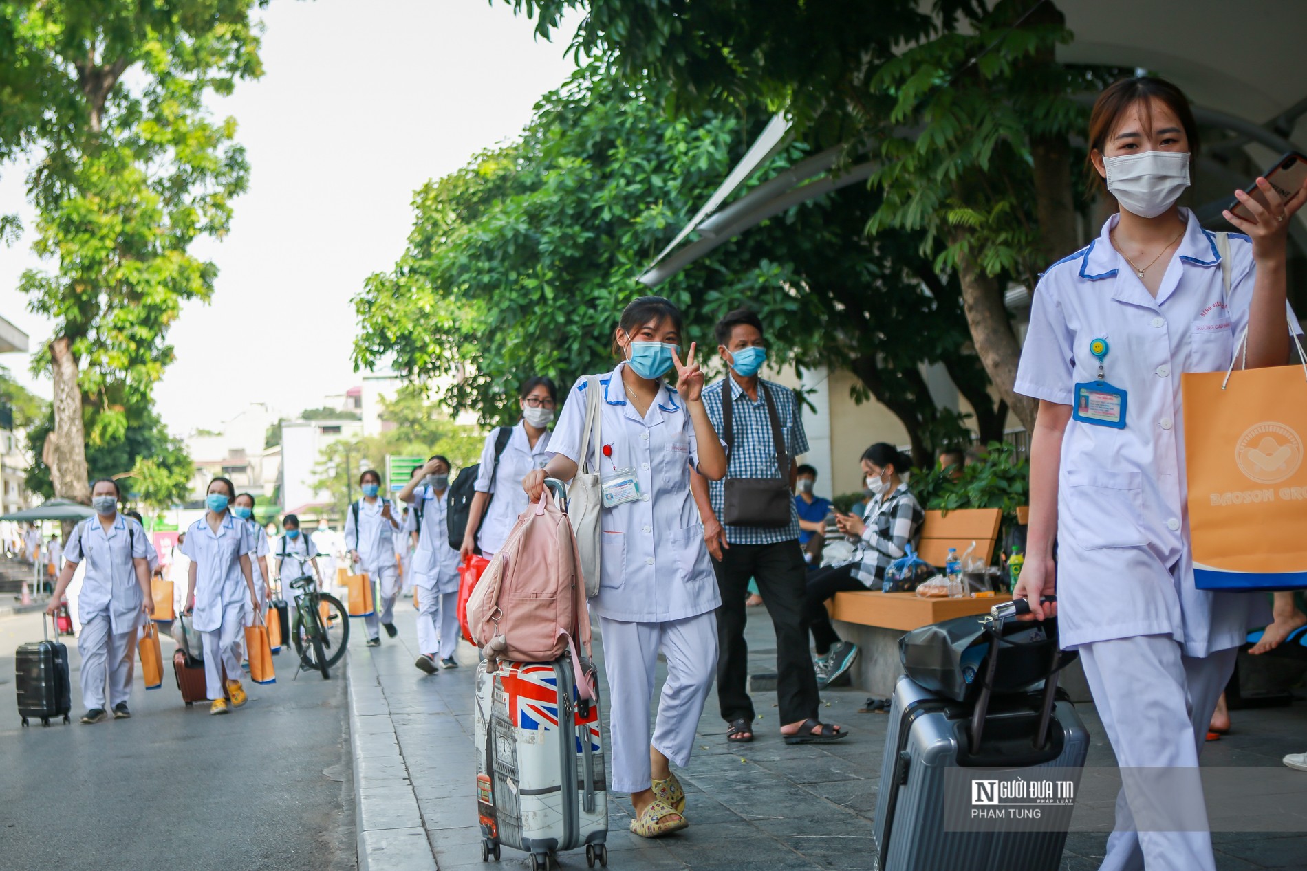 Sự kiện - Hà Nội: Hơn 300 sinh viên, giảng viên đi Bắc Giang chống dịch Covid-19 (Hình 3).