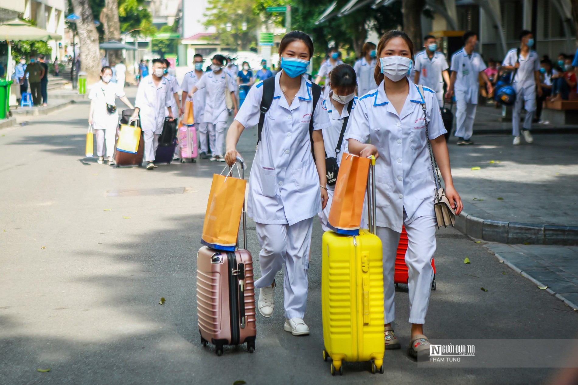 Sự kiện - Hà Nội: Hơn 300 sinh viên, giảng viên đi Bắc Giang chống dịch Covid-19 (Hình 5).