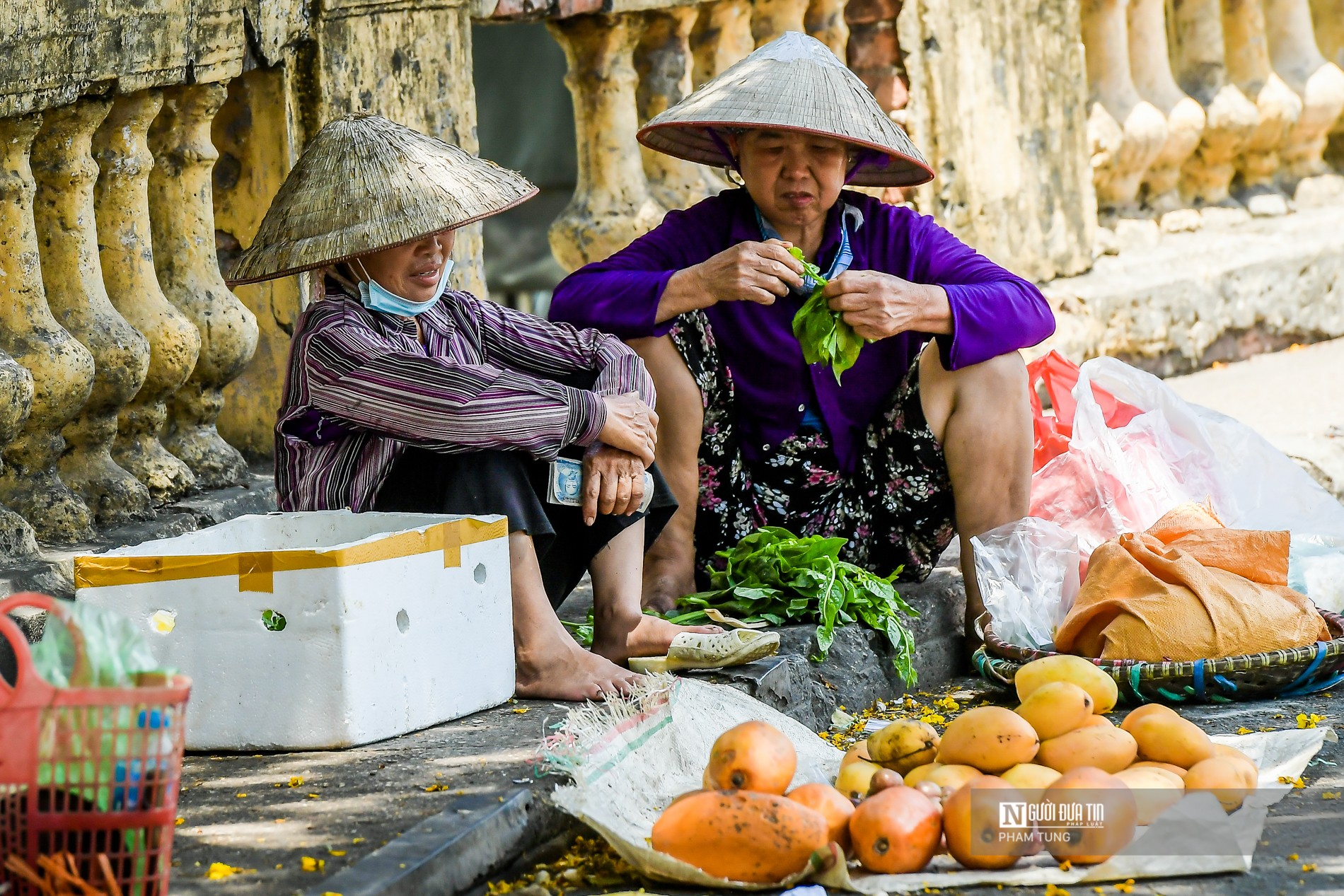 Dân sinh - Người dân Thủ đô vất vả mưu sinh dưới trời nóng hơn 40 độ C (Hình 5).