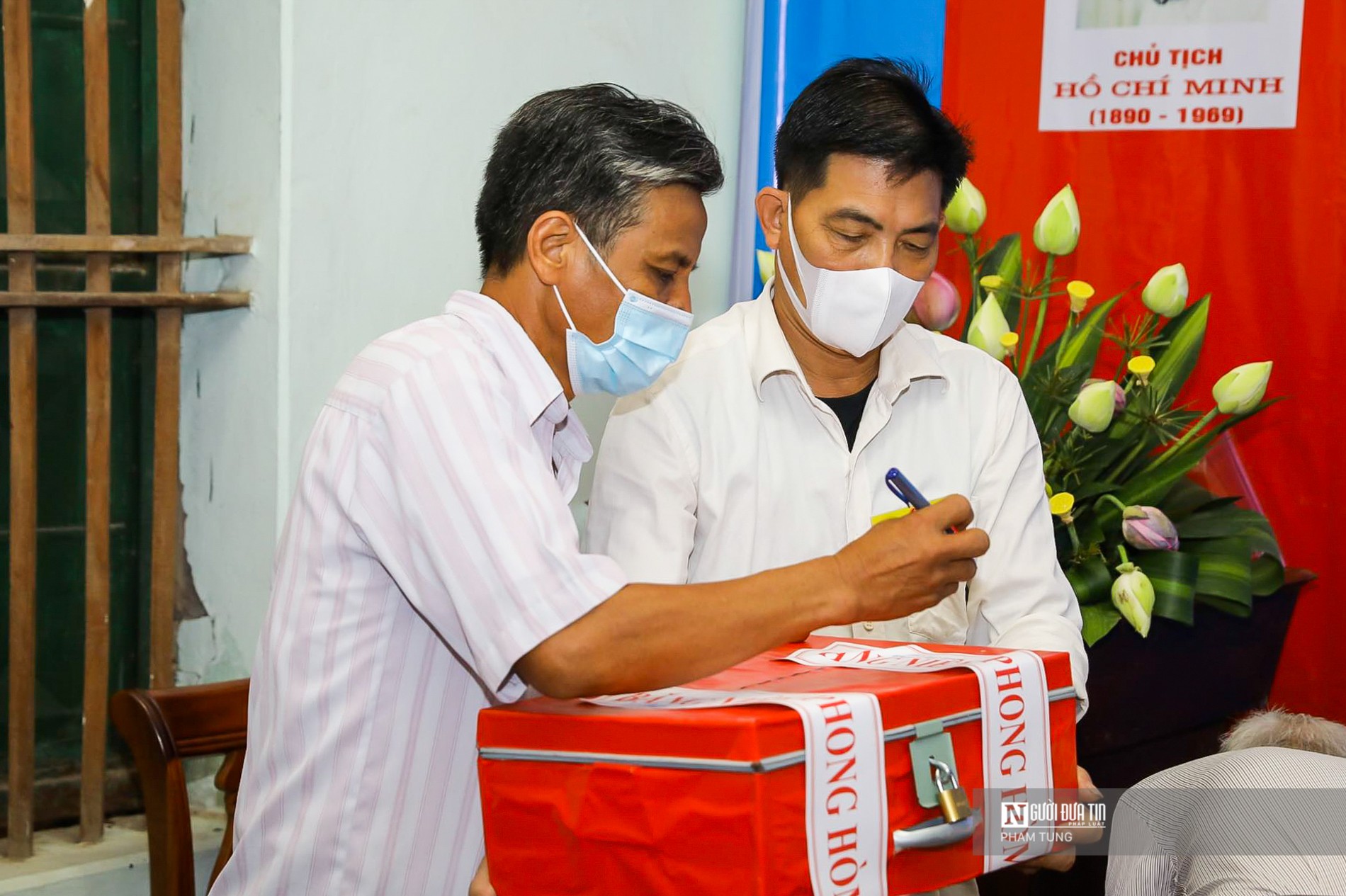 Sự kiện - Hà Nội: Hơn 1.000 cử tri xã Tráng Việt đi bầu cử lại (Hình 3).