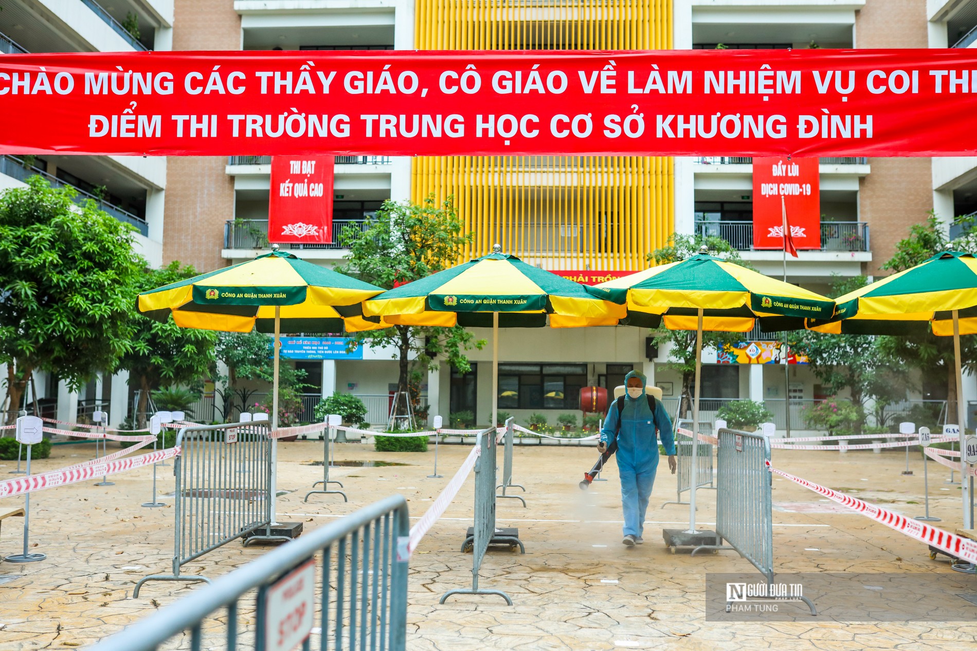 Sự kiện - Hà Nội: Tiến hành khử khuẩn phòng thi sau kỳ thi vào lớp 10