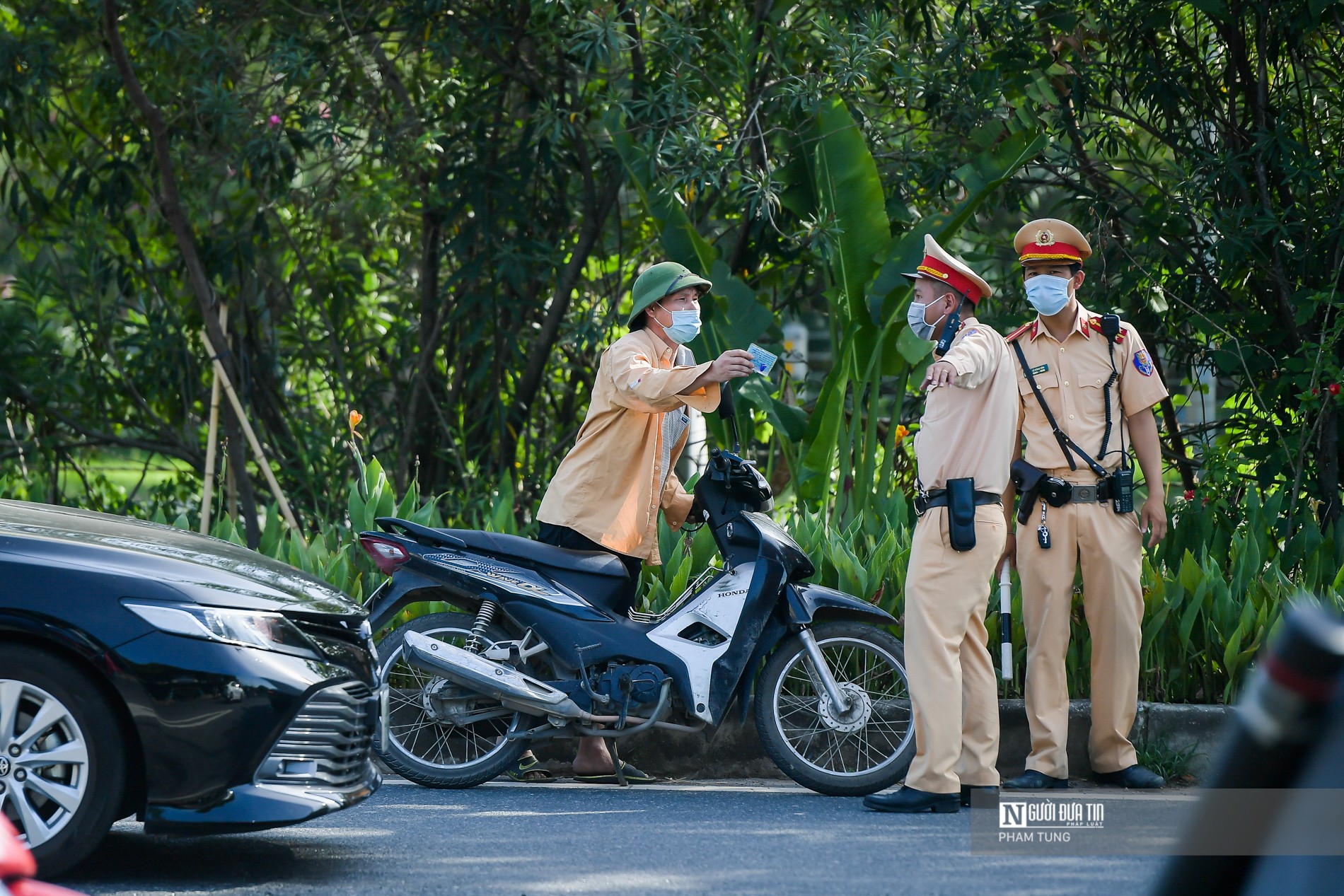 Dân sinh - Xe máy bất chấp nguy hiểm quay đầu bỏ chạy khi thấy CSGT trên cao tốc (Hình 12).