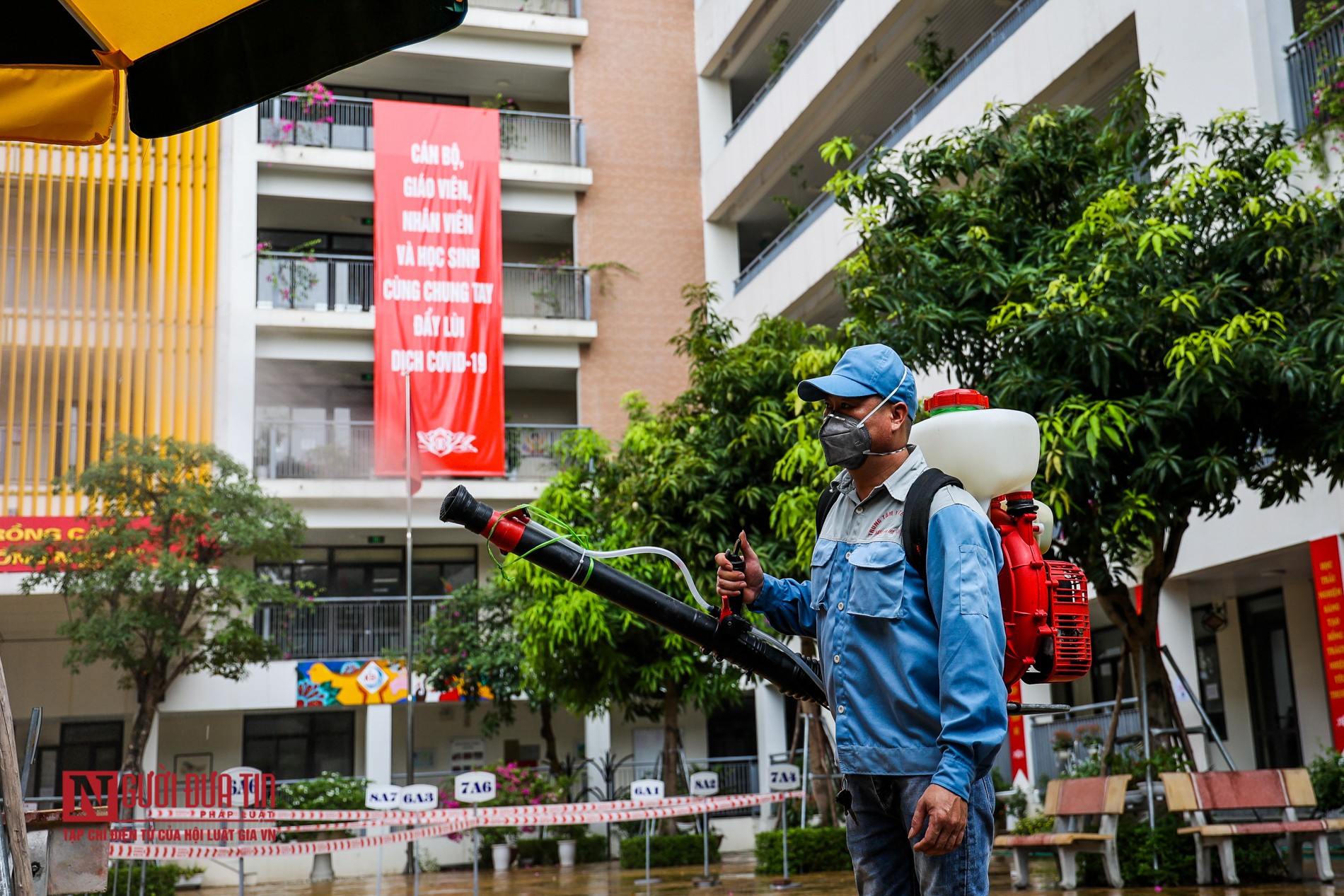 Giáo dục - Hà Nội: Phun khử khuẩn điểm thi trước ngày thi tốt nghiệp THPT 2021 (Hình 2).