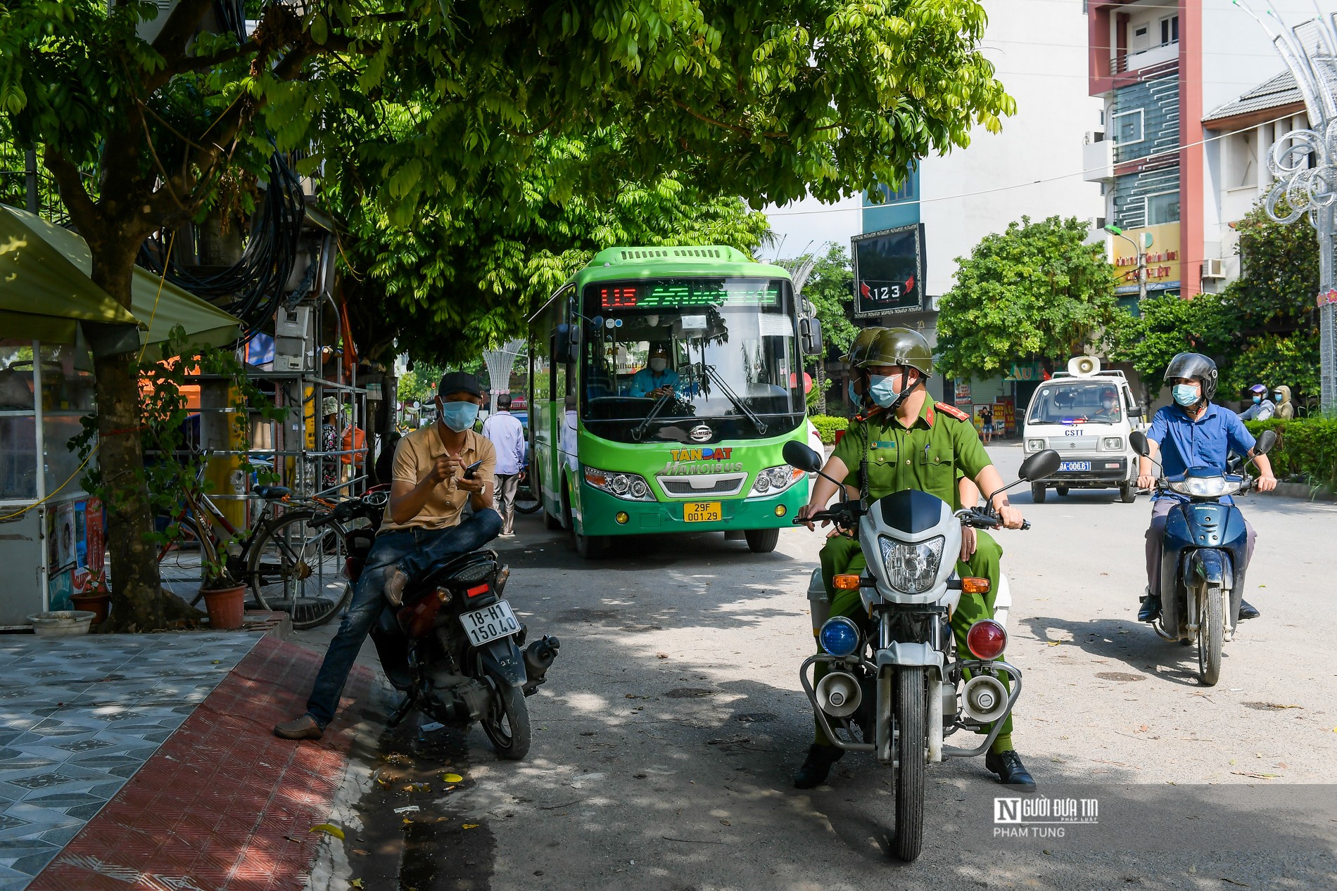 Sự kiện - Ngoại thành Hà Nội tăng cường tuần tra, xử lý vi phạm phòng dịch  (Hình 4).