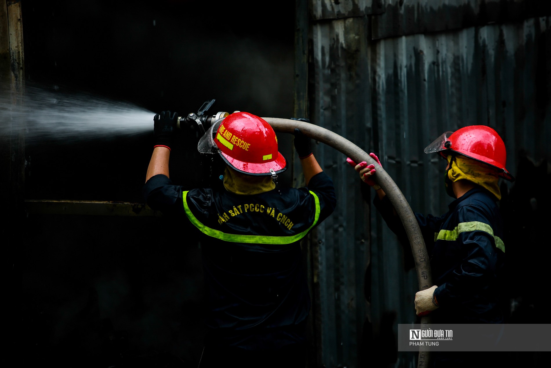 Dân sinh - Hà Nội: Cháy lớn tại kho xưởng ống nhựa và thiết bị điện tử (Hình 3).