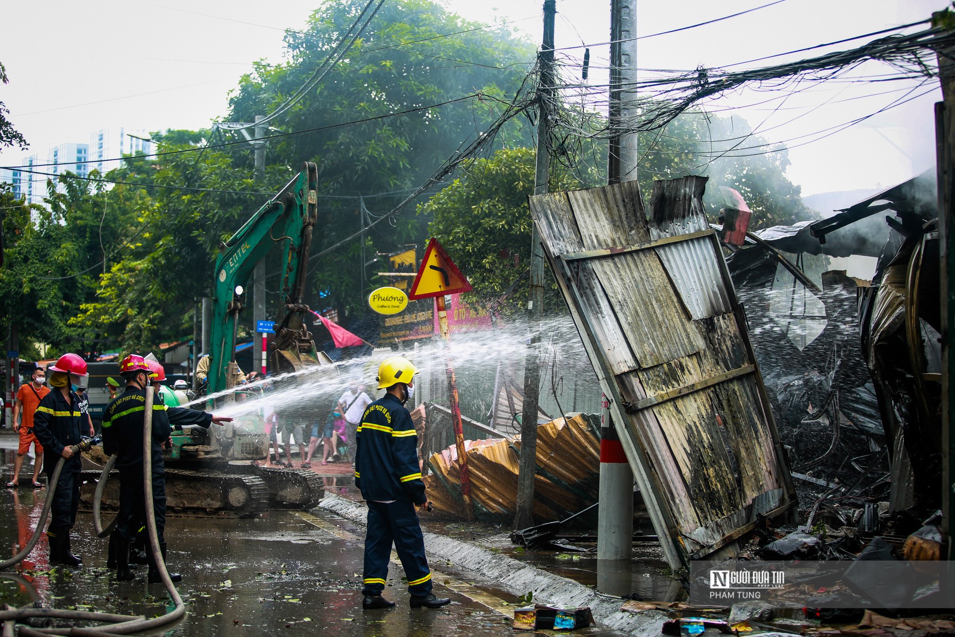 Dân sinh - Hà Nội: Cháy lớn tại kho xưởng ống nhựa và thiết bị điện tử (Hình 7).