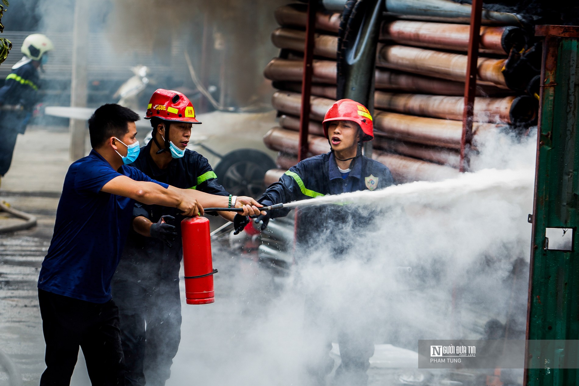 Dân sinh - Hà Nội: Cháy lớn tại kho xưởng ống nhựa và thiết bị điện tử (Hình 6).