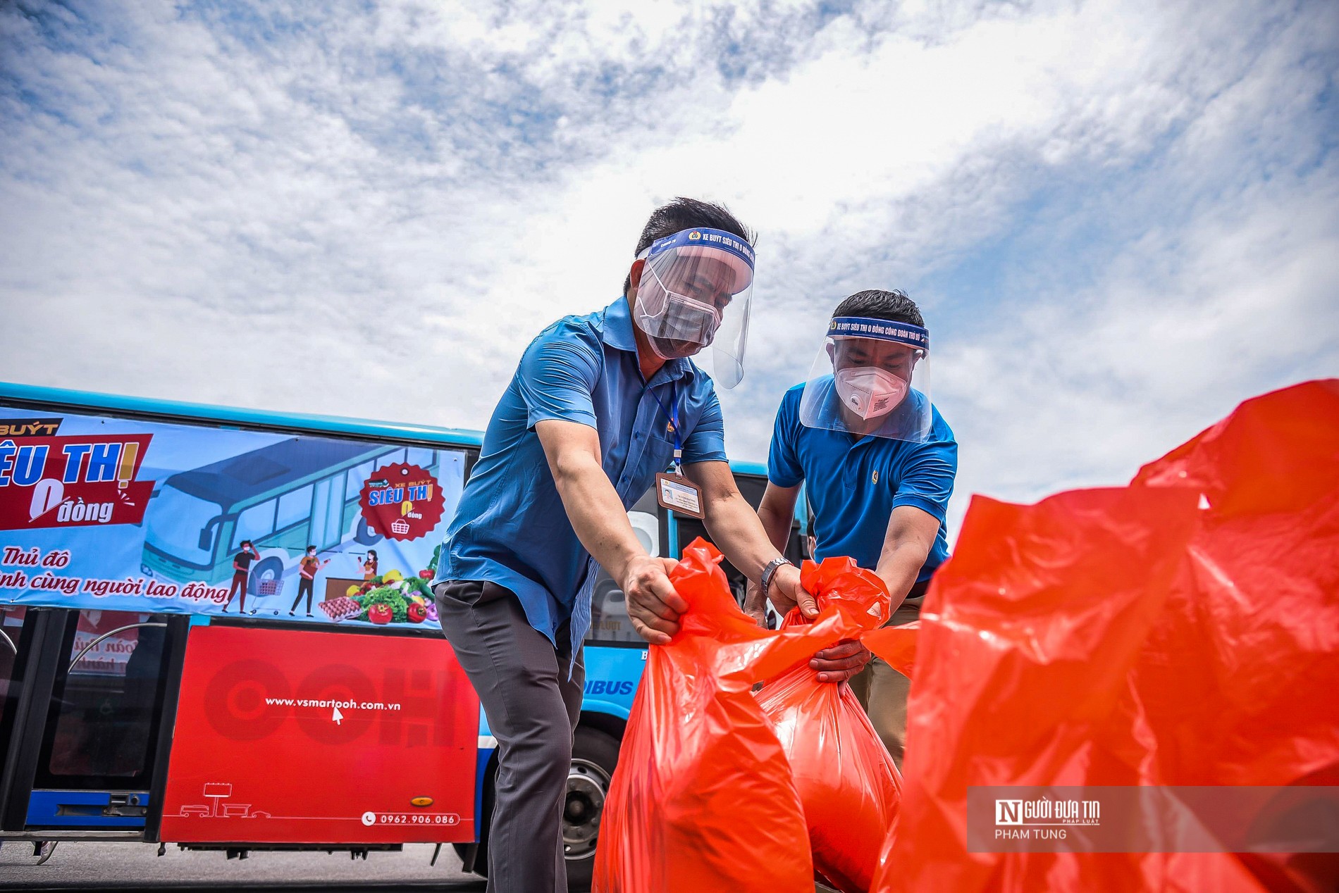 Dân sinh - Khởi động 'xe buýt siêu thị 0 đồng' hỗ trợ người lao động (Hình 3).