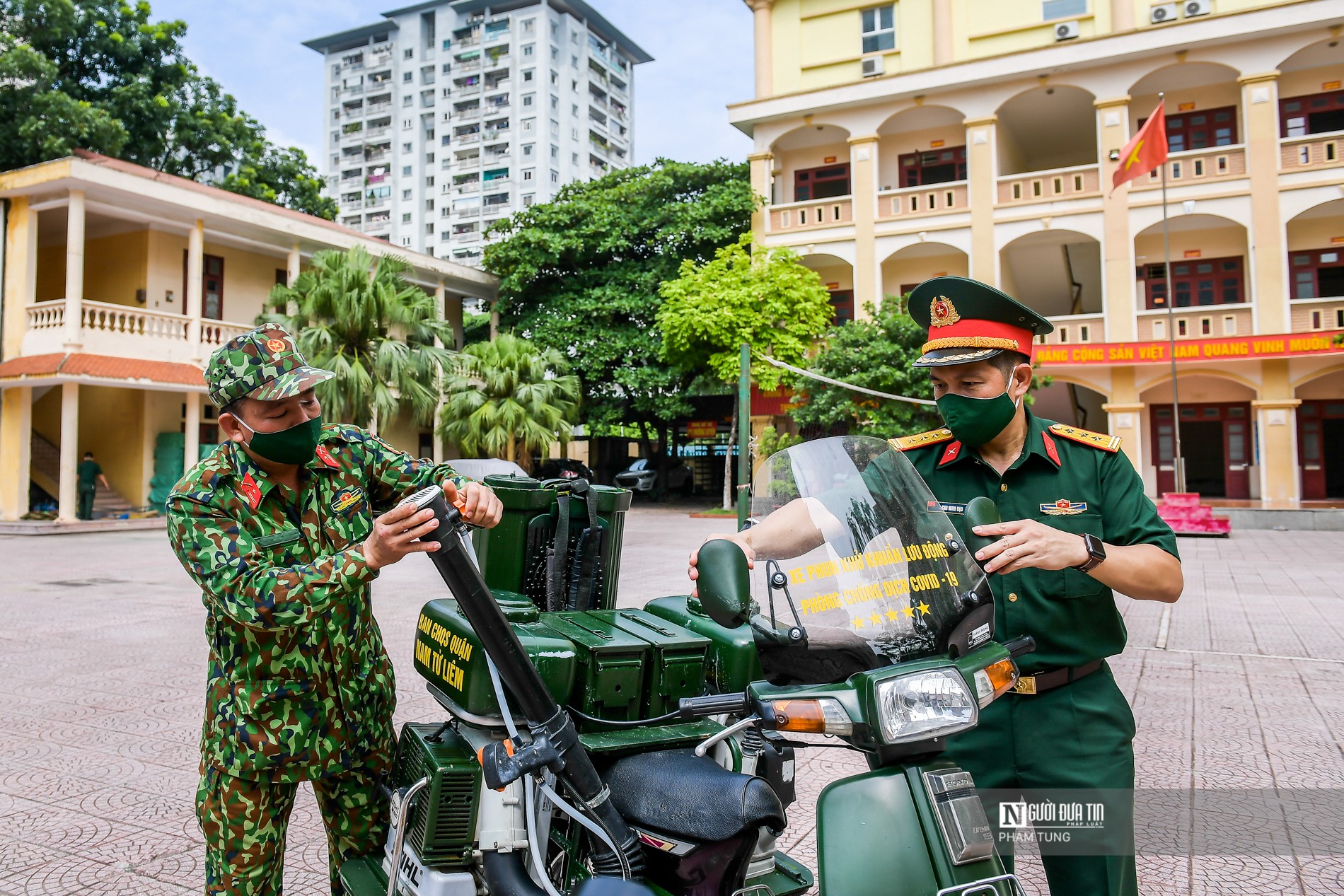 Dân sinh - Hà Nội: Sáng chế xe máy phun khử khuẩn lưu động thay sức người (Hình 2).