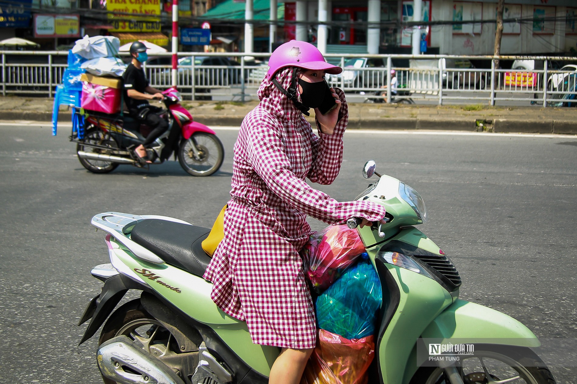 Dân sinh - Hà Nội: Hàng trăm người tiếp tế cho người thân tại khu phong tỏa (Hình 8).