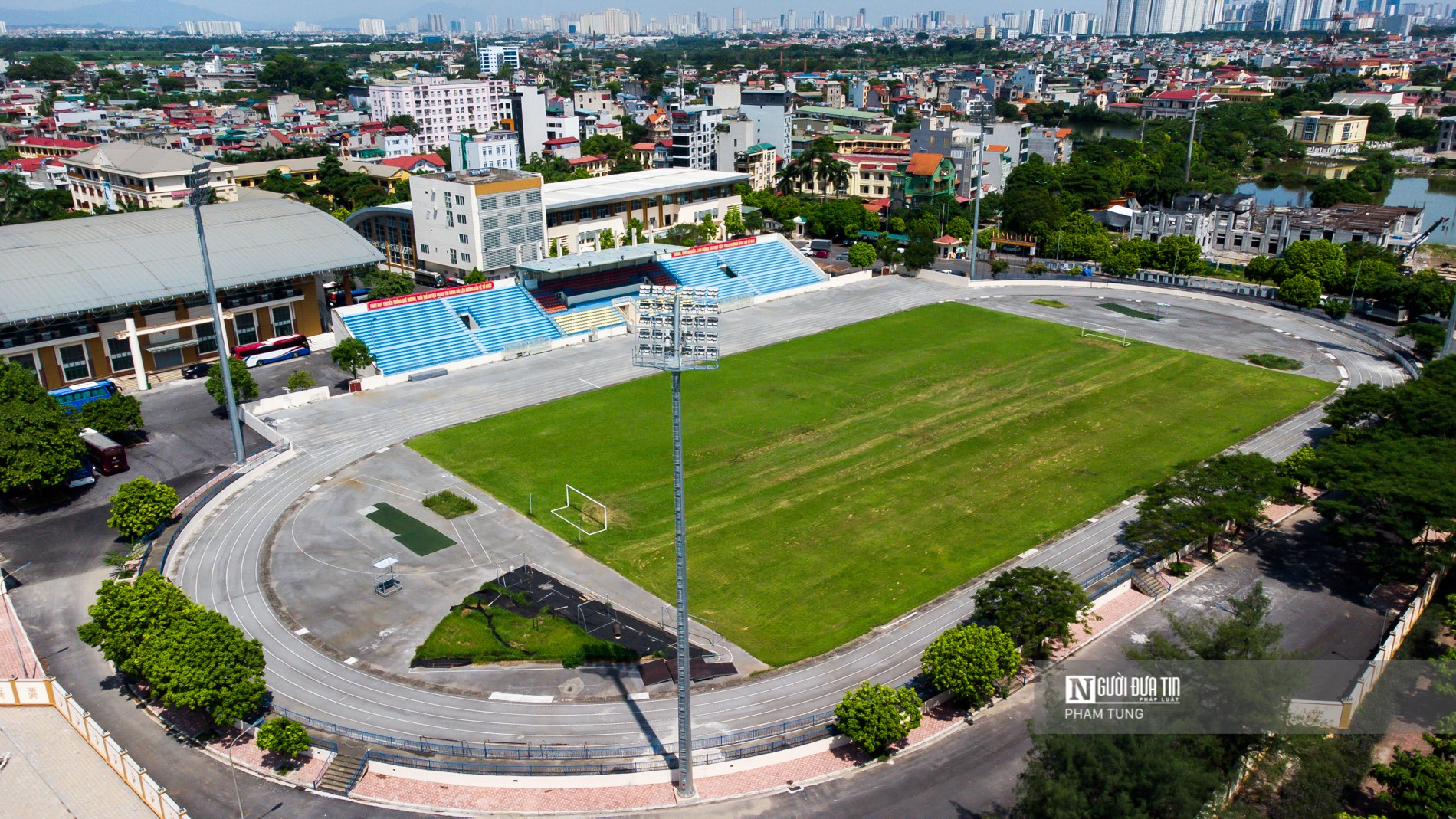 Dân sinh - Hà Nội: Bến xe, sân vận động thành nơi trung chuyển nông sản (Hình 10).