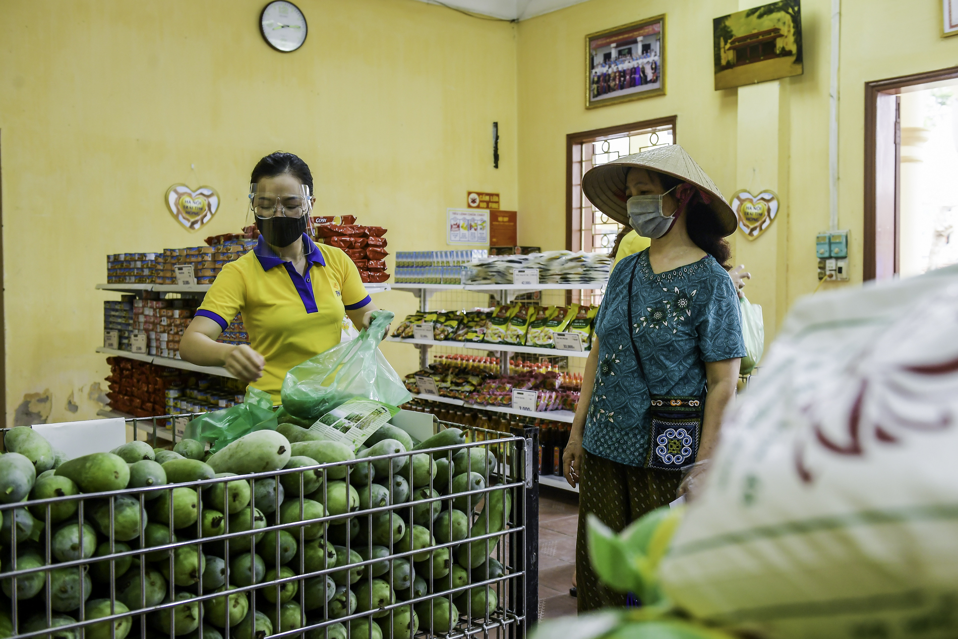 Dân sinh - Hàng nghìn sinh viên, người nghèo tiếp tục được đi siêu thị miễn phí (Hình 5).