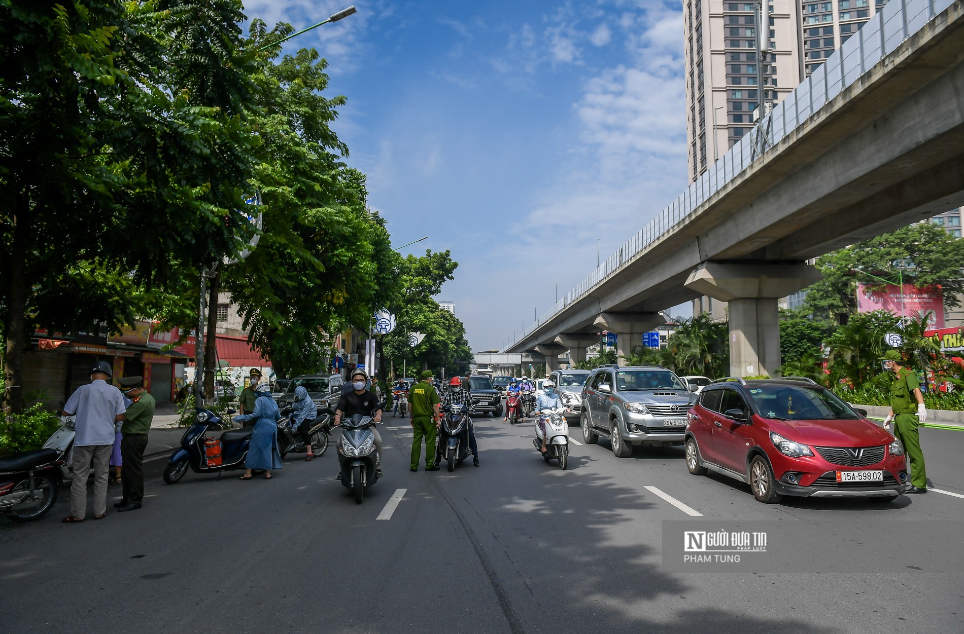 Dân sinh - Hà Nội: Tổ công tác liên ngành xử lý nhiều trường hợp ra đường không lý do (Hình 17).