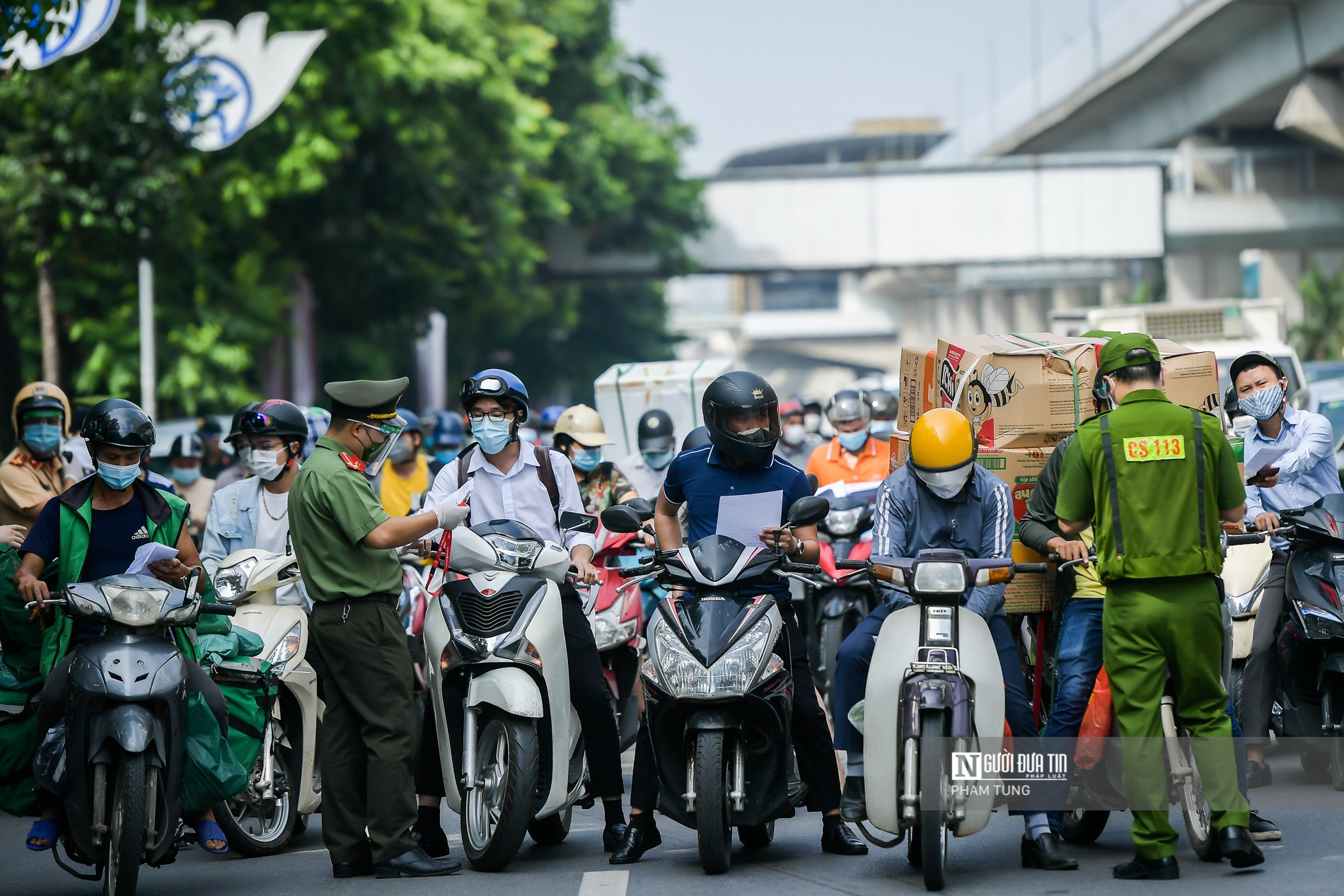 Dân sinh - Hà Nội: Tổ công tác liên ngành xử lý nhiều trường hợp ra đường không lý do (Hình 14).