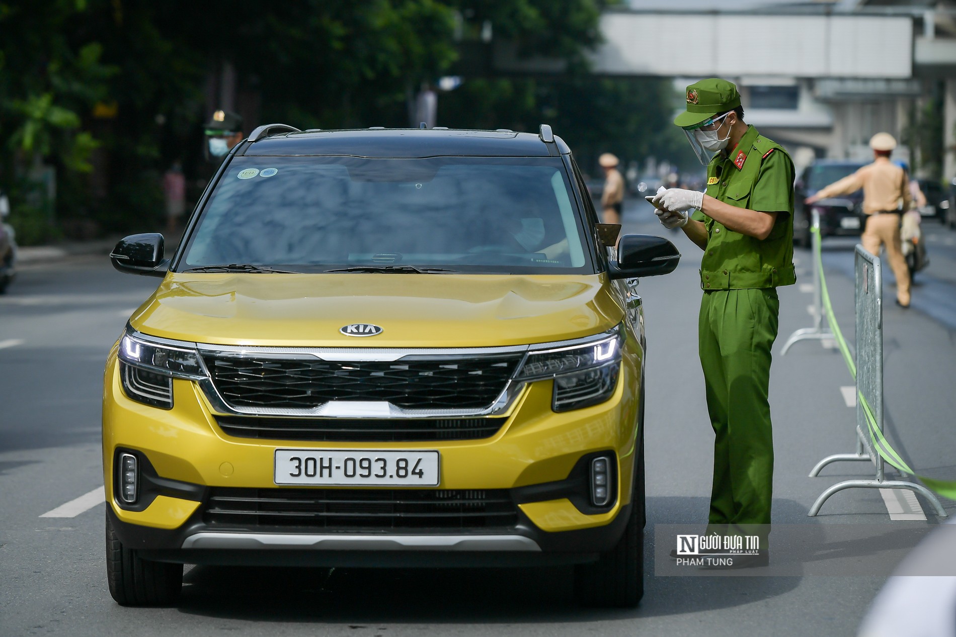 Dân sinh - Hà Nội: Tổ công tác liên ngành xử lý nhiều trường hợp ra đường không lý do (Hình 10).