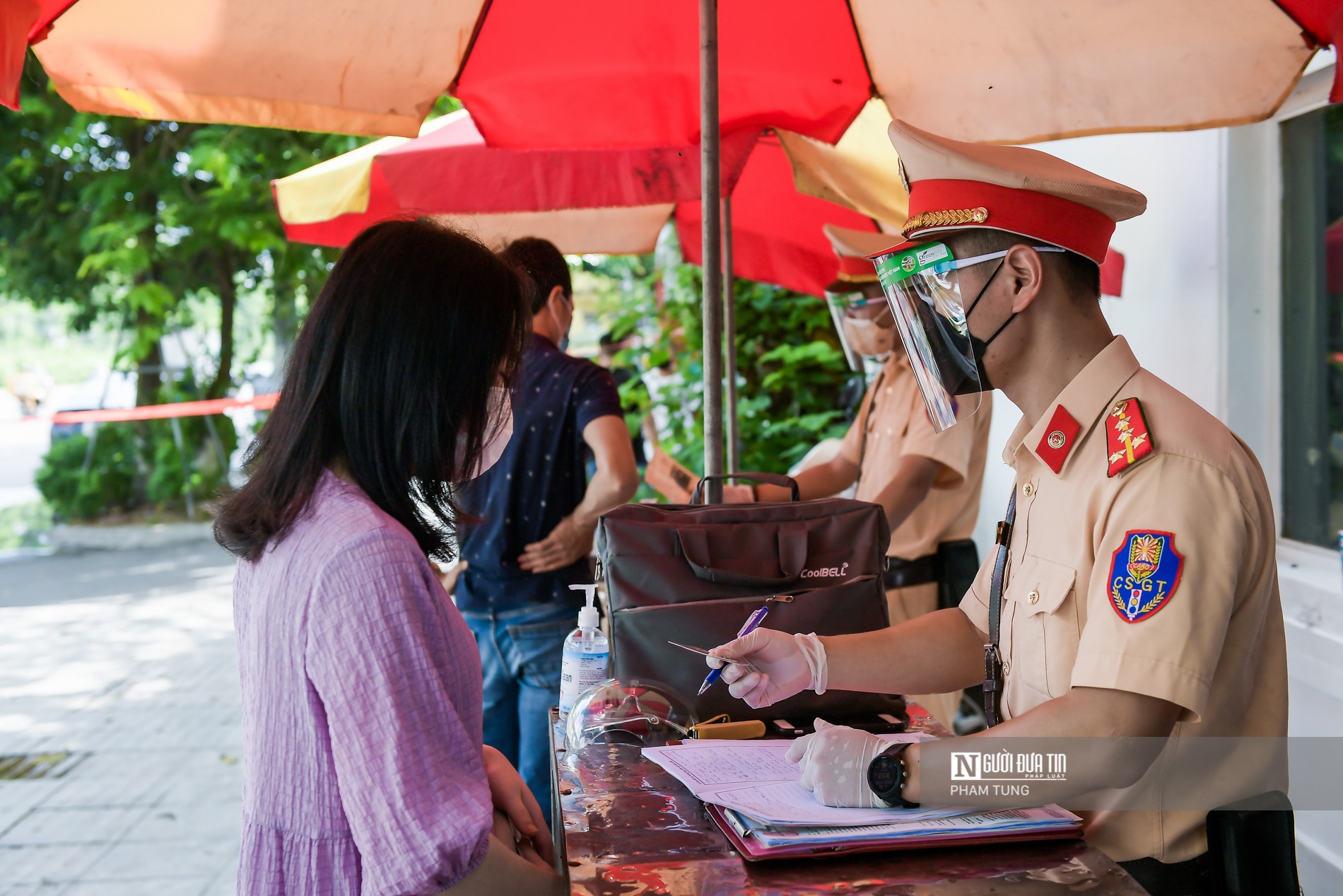 Dân sinh - Hà Nội: Tổ công tác liên ngành xử lý nhiều trường hợp ra đường không lý do (Hình 11).