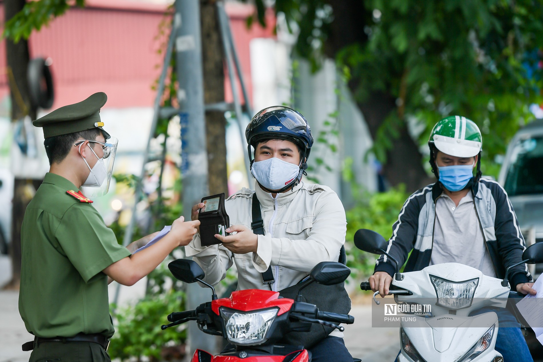 Dân sinh - Hà Nội: Tổ công tác liên ngành xử lý nhiều trường hợp ra đường không lý do (Hình 16).