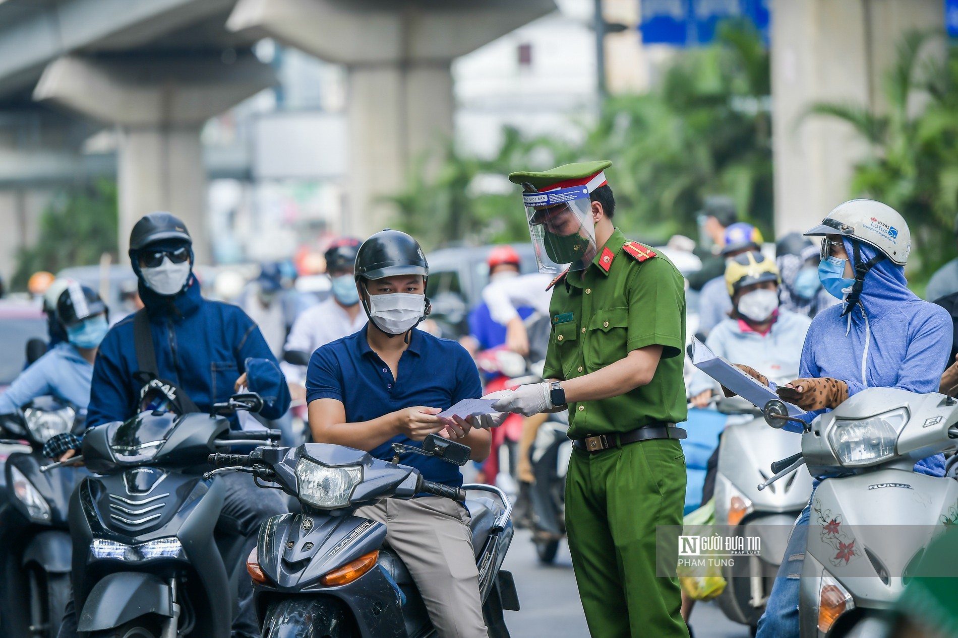 Dân sinh - Hà Nội: Tổ công tác liên ngành xử lý nhiều trường hợp ra đường không lý do (Hình 8).