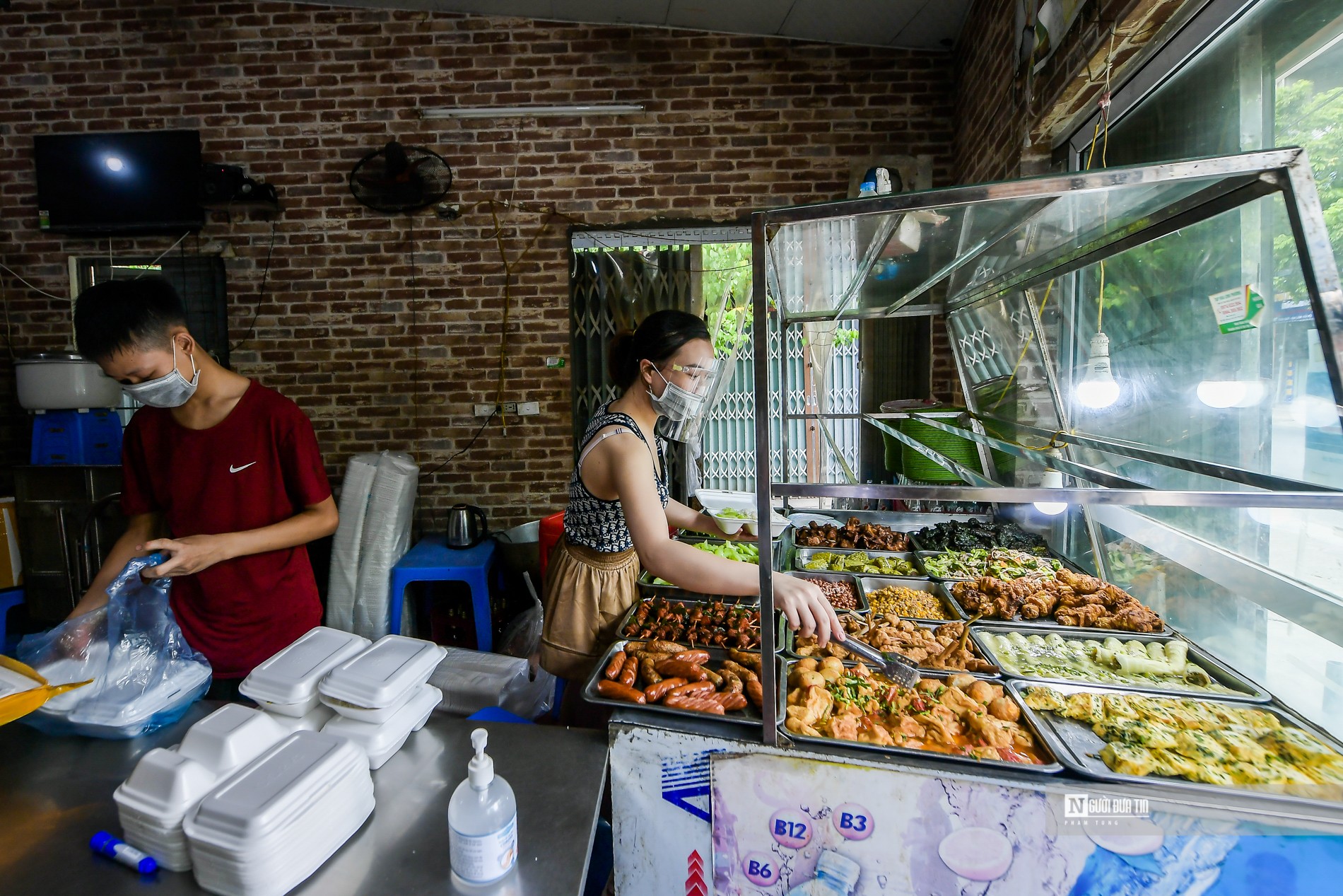 Dân sinh - Hà Nội: Hàng ăn 'vùng xanh' bắt đầu được phép bán mang về (Hình 3).