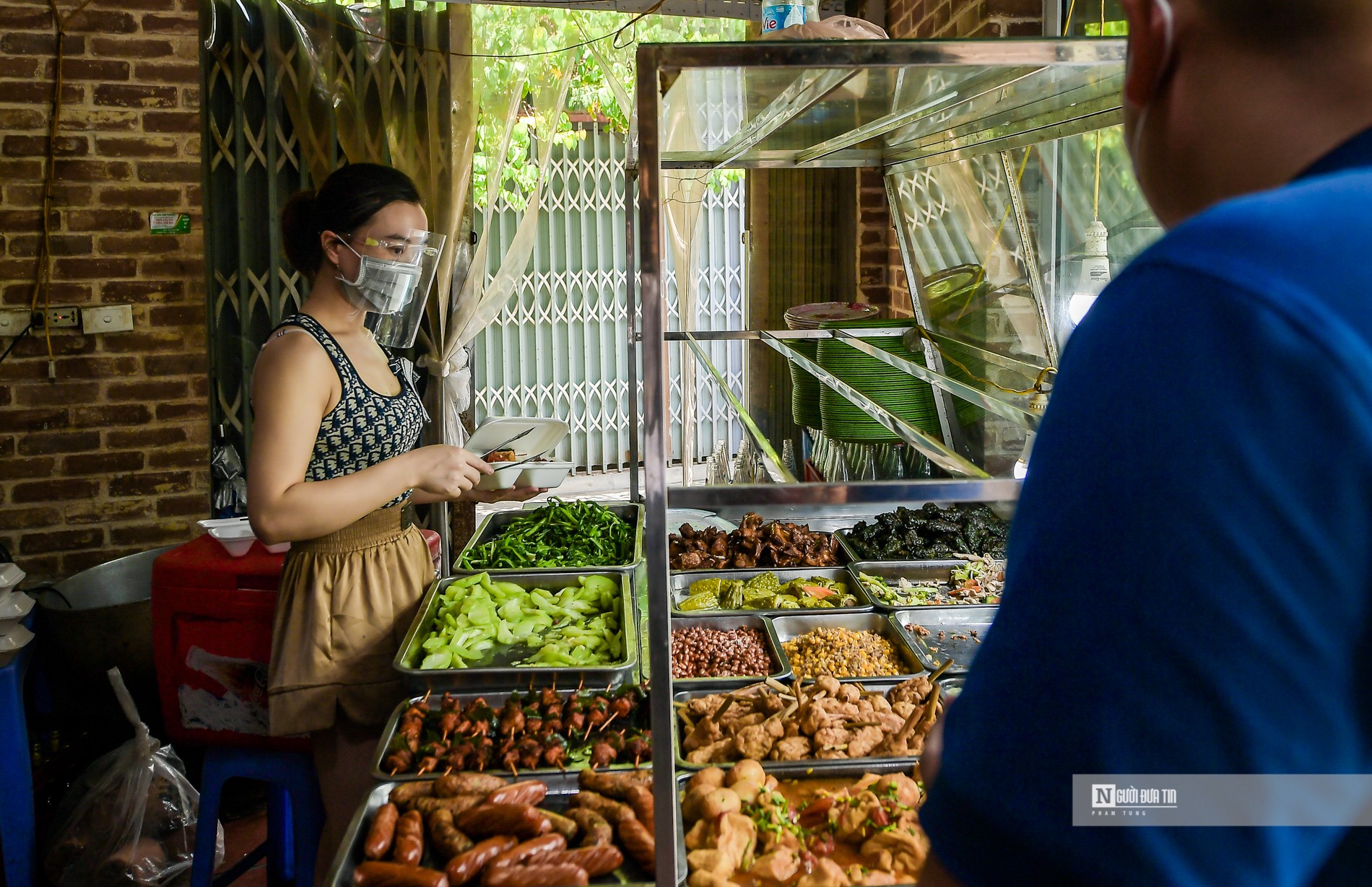 Dân sinh - Hà Nội: Hàng ăn 'vùng xanh' bắt đầu được phép bán mang về (Hình 4).