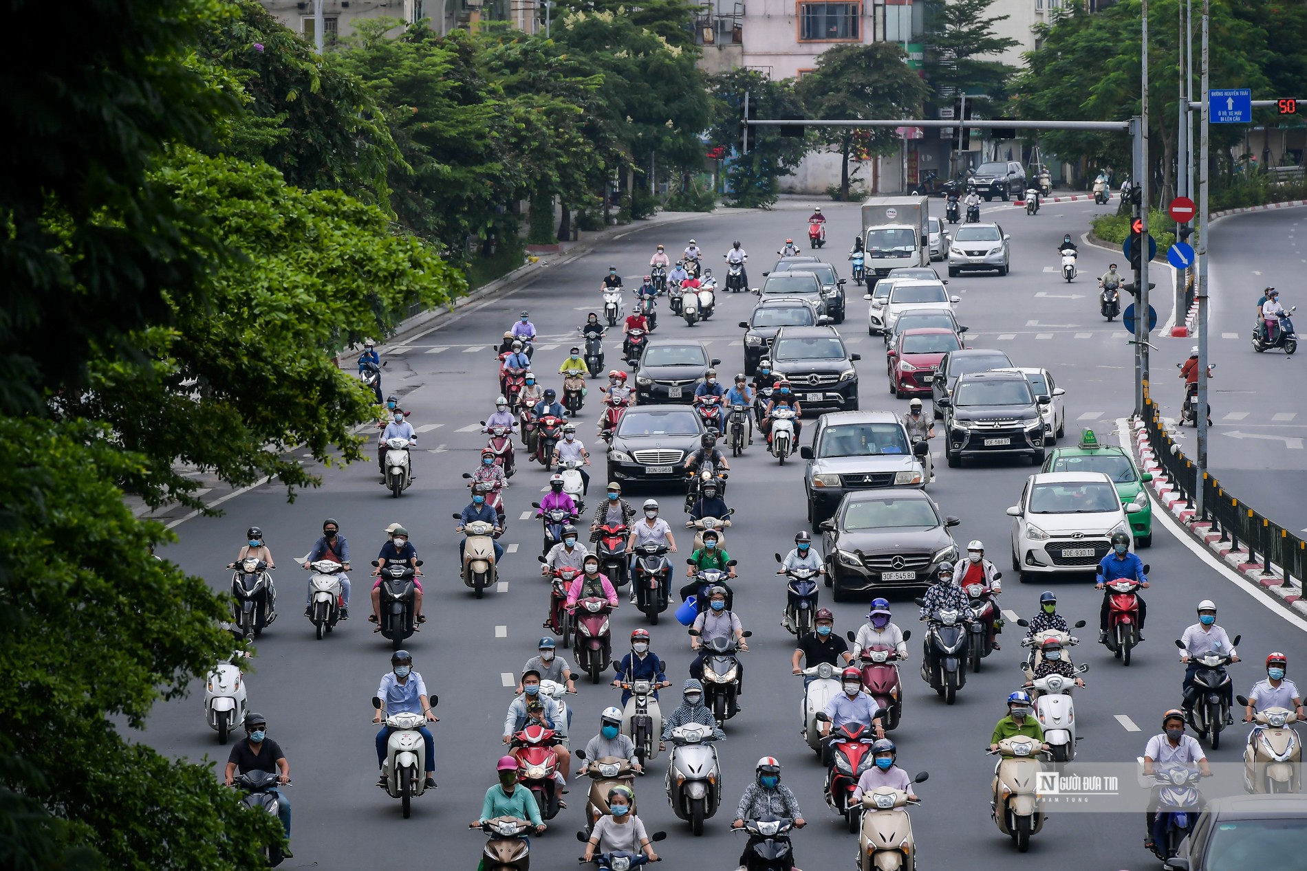 Sự kiện - Đường phố Hà Nội đông đúc trước ngày hết giãn cách đợt 4 (Hình 11).