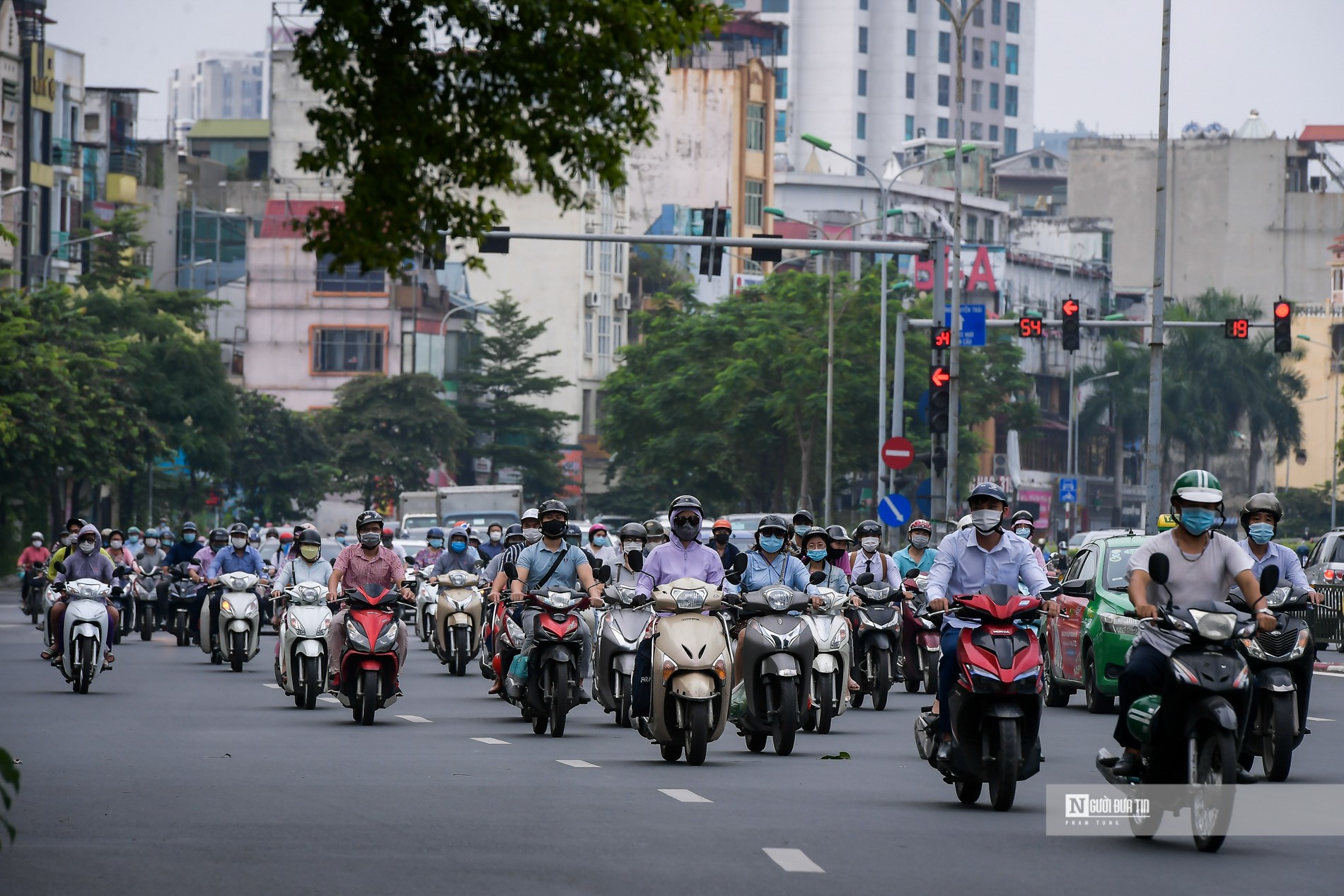 Sự kiện - Đường phố Hà Nội đông đúc trước ngày hết giãn cách đợt 4 (Hình 12).