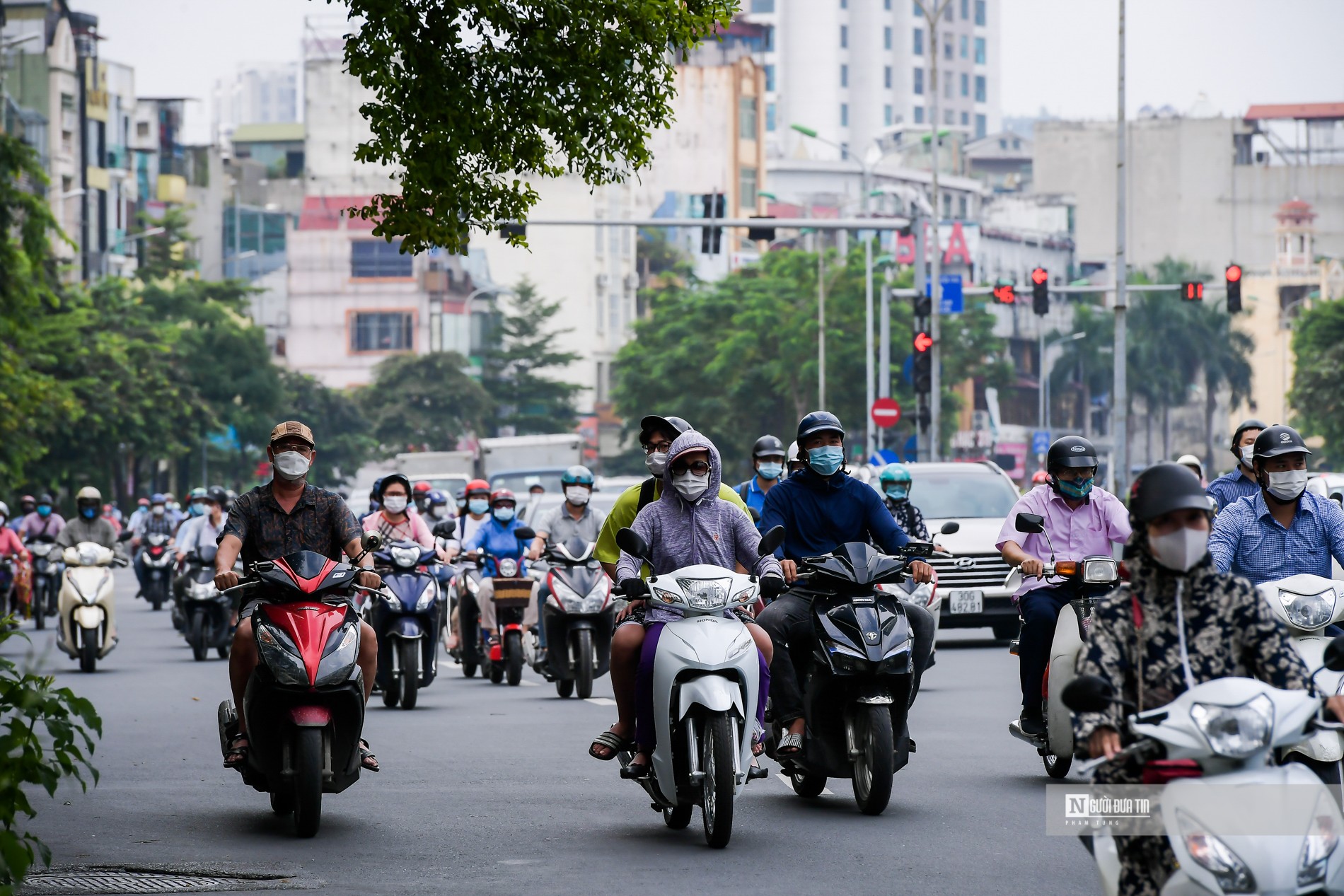 Sự kiện - Đường phố Hà Nội đông đúc trước ngày hết giãn cách đợt 4 (Hình 13).