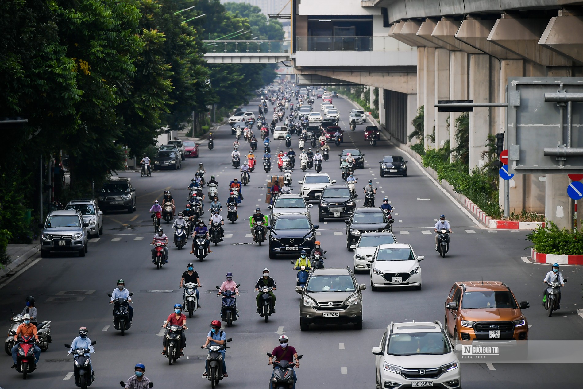 Sự kiện - Đường phố Hà Nội đông đúc trước ngày hết giãn cách đợt 4 (Hình 5).