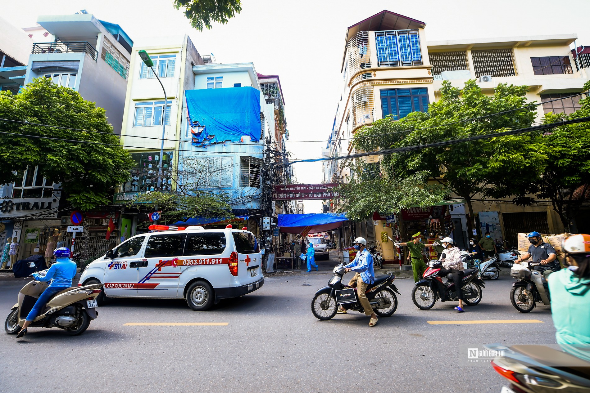 Sự kiện - Hà Nội: Đưa 8 F1 liên quan ca F0 ở quận Hà Đông đi cách ly (Hình 10).