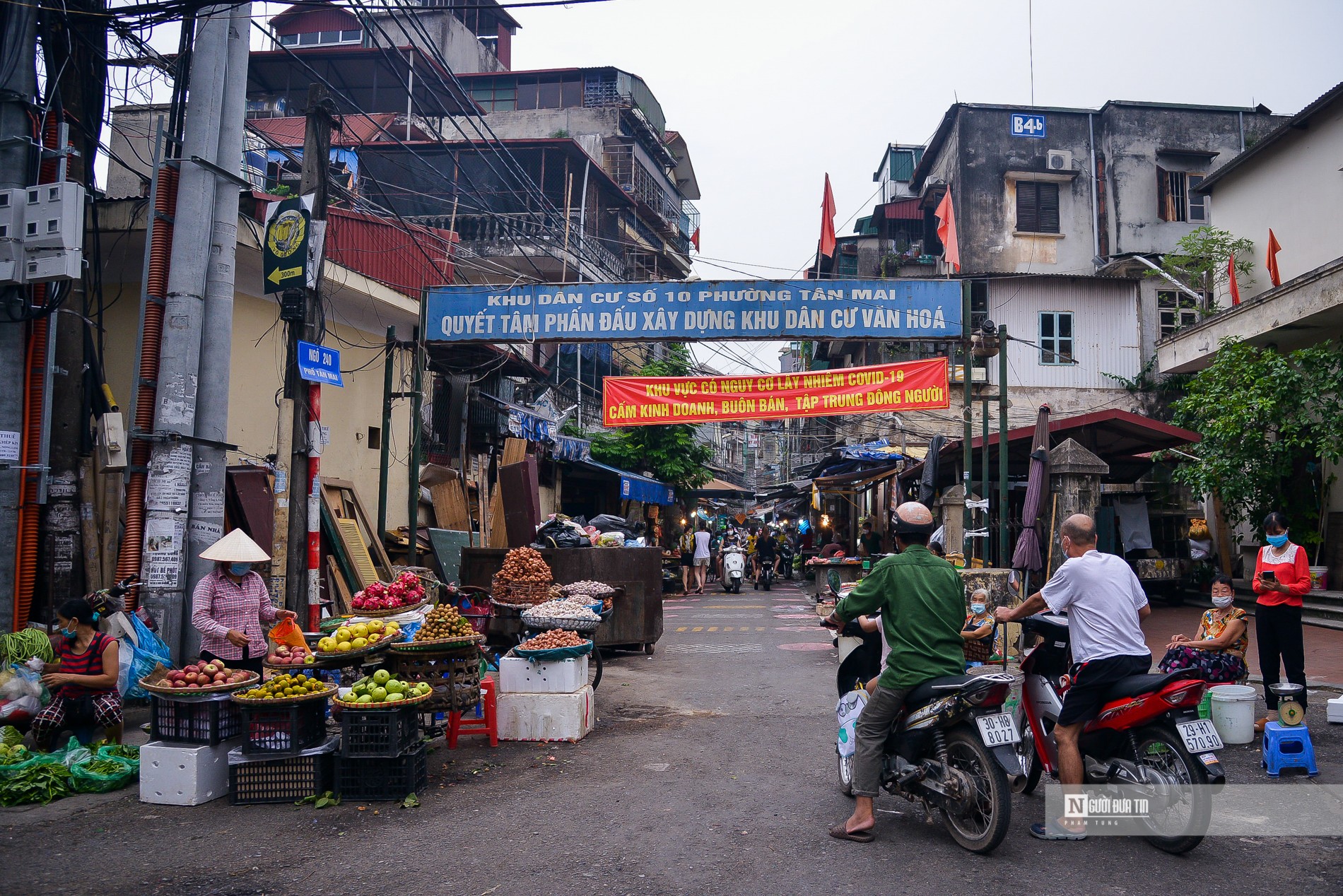 Dân sinh - Chợ dân sinh Hà Nội kẻ vạch, phân luồng chống dịch Covid-19