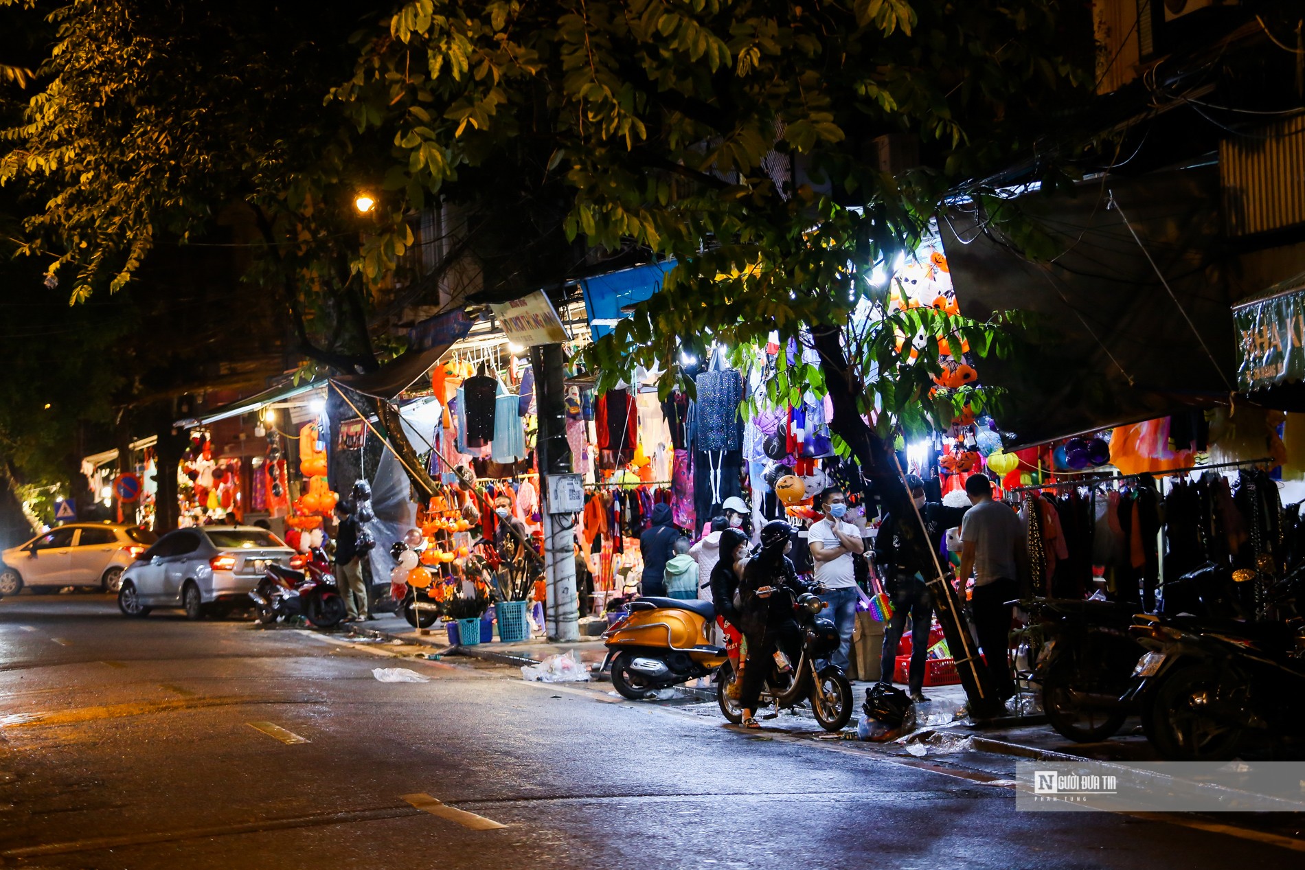 Văn hoá - Phố Hàng Mã đìu hiu dịp lễ Halloween 2021 (Hình 10).