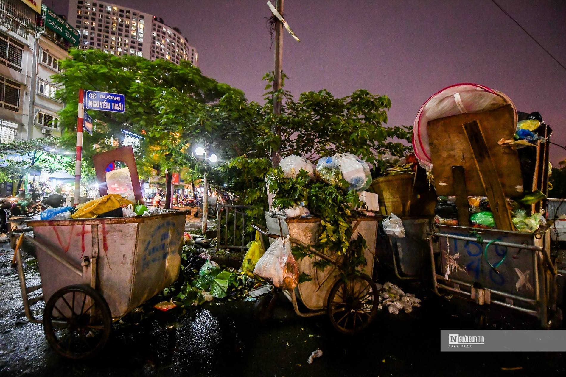 Dân sinh - Rác thải ùn ứ trên nhiều tuyến phố Thủ đô (Hình 7).