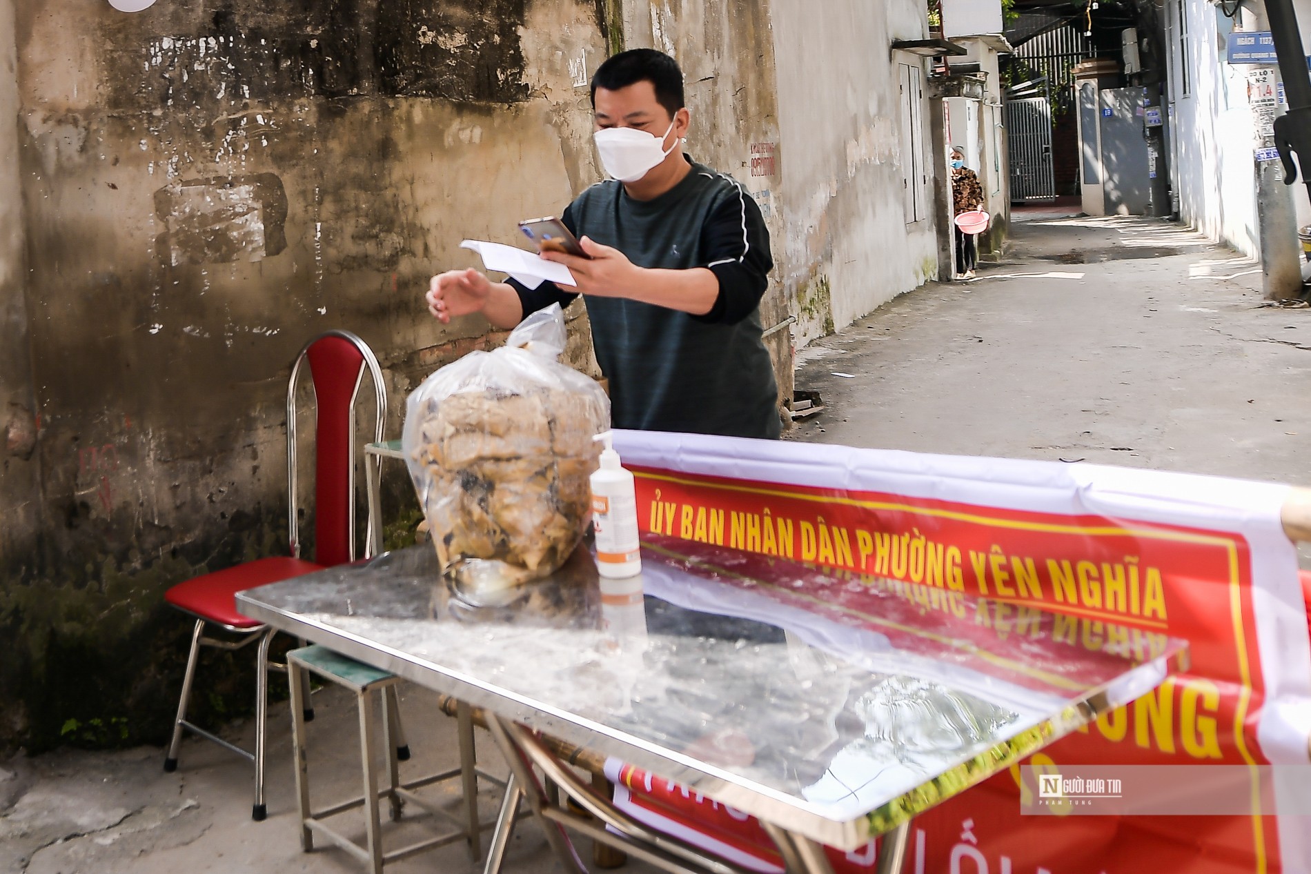 Sự kiện - Hà Nội: Tạm phong toả UBND phường, cùng nhiều khu dân cư liên quan (Hình 9).