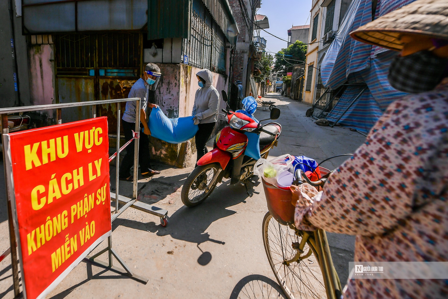 Sự kiện - Hà Nội: Tạm phong toả UBND phường, cùng nhiều khu dân cư liên quan (Hình 11).