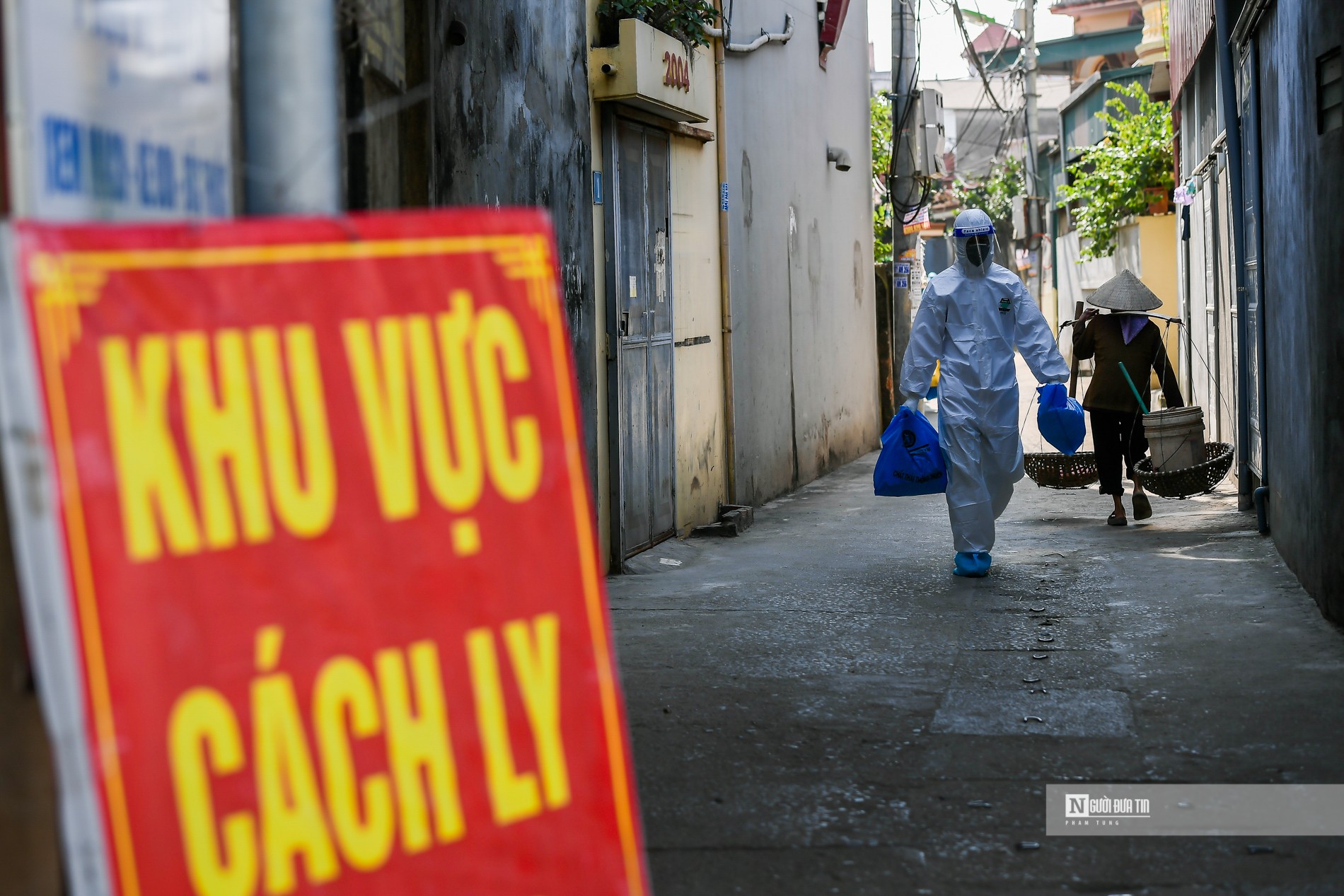 Sự kiện - Hà Nội: Tạm phong toả UBND phường, cùng nhiều khu dân cư liên quan (Hình 6).