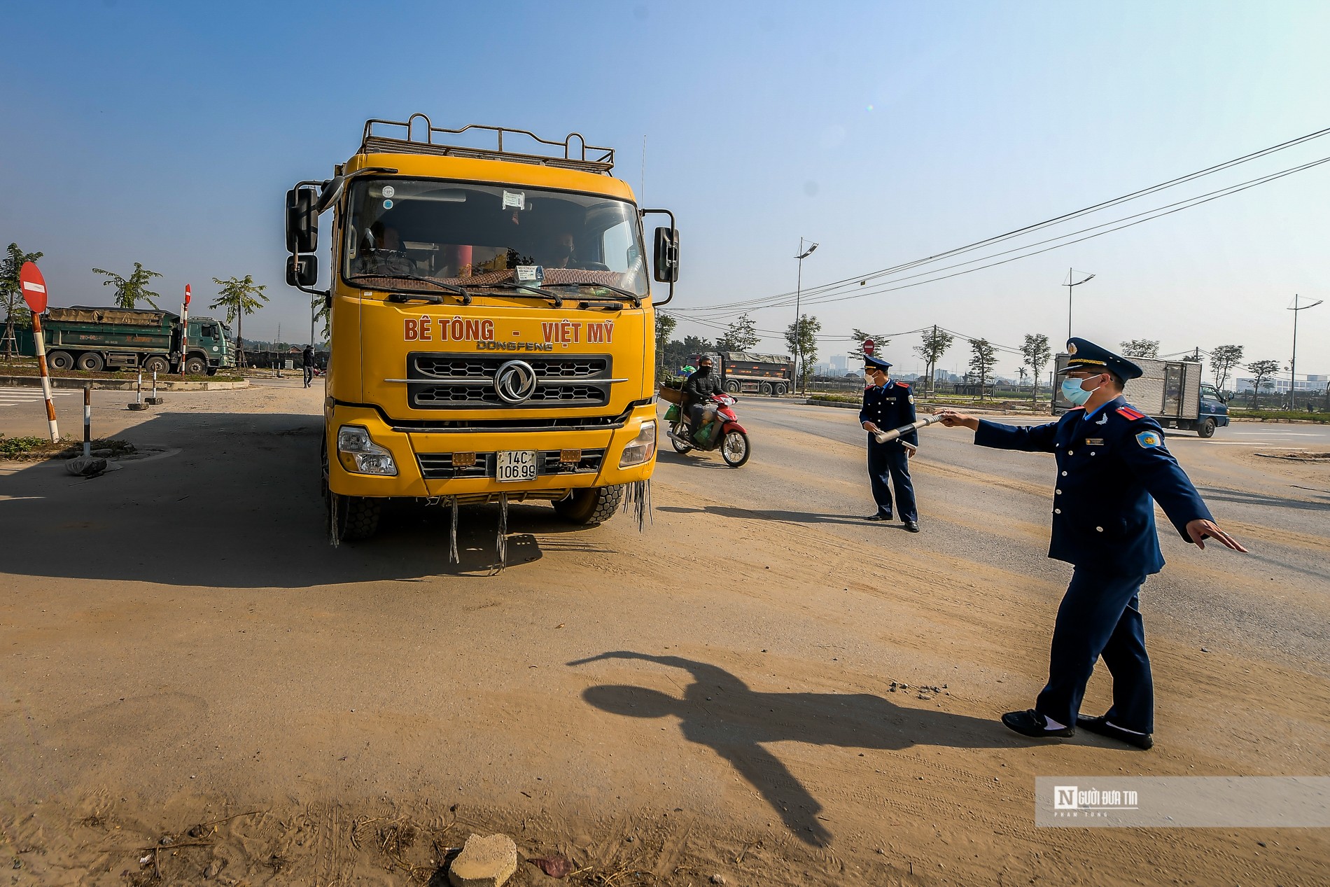 Môi trường - Hà Nội: TTGT bất ngờ kiểm tra, nhiều tài xế vi phạm bị xử lý (Hình 5).