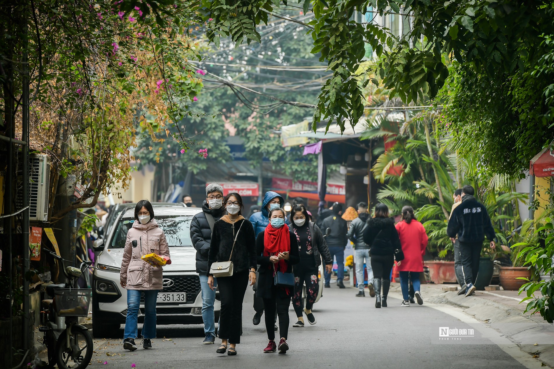 Sự kiện - Người dân ùn ùn vái vọng phủ Tây Hồ ngày đầu tháng Chạp (Hình 3).