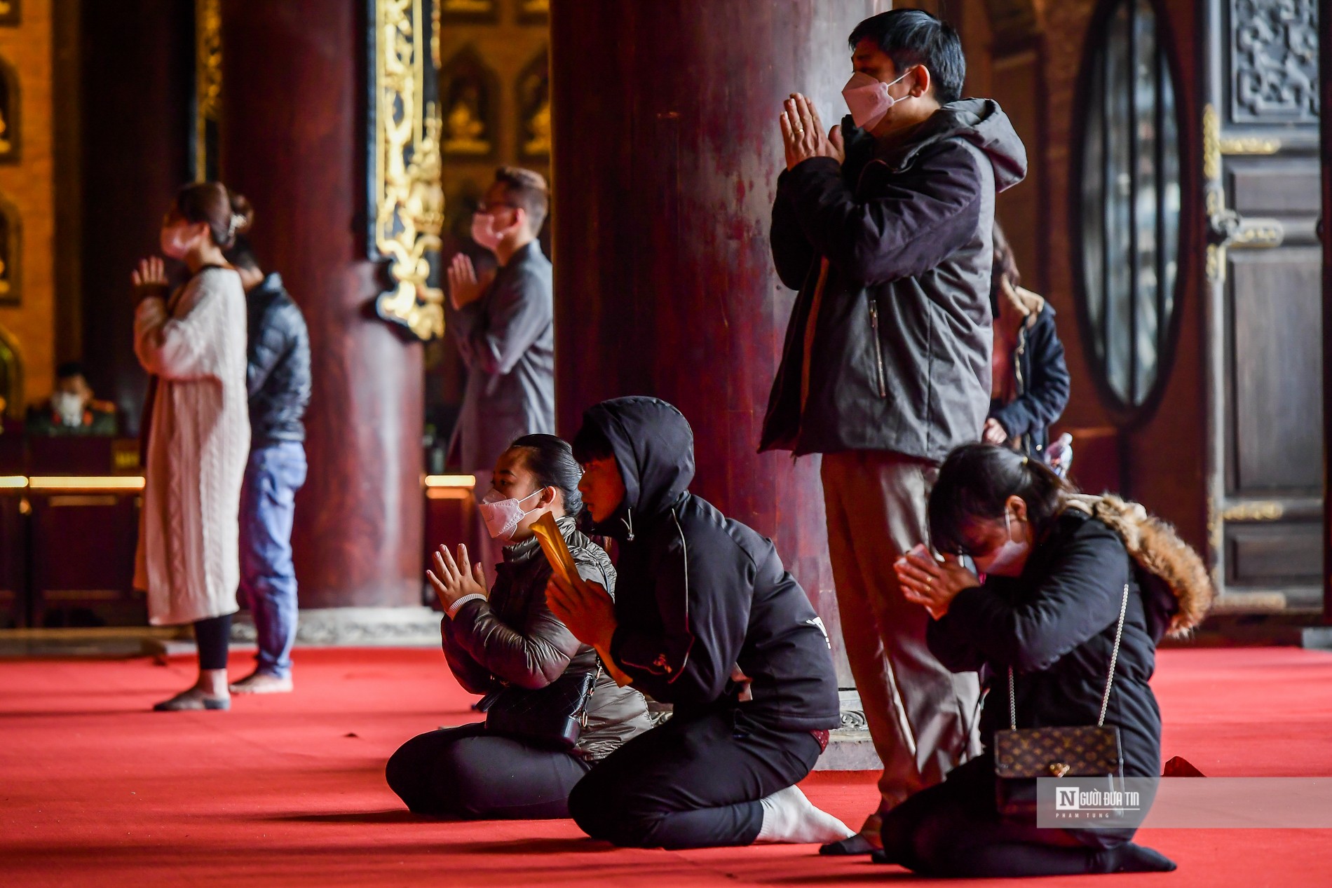 Văn hoá - Người dân đội mưa rét đi chùa Bái Đính ngày cuối kỳ nghỉ Tết (Hình 10).