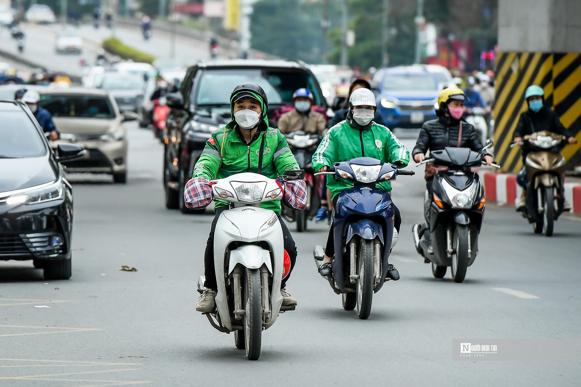 Dân sinh - Tài xế xe ôm công nghệ ngồi chơi dài dù được hoạt động trở lại