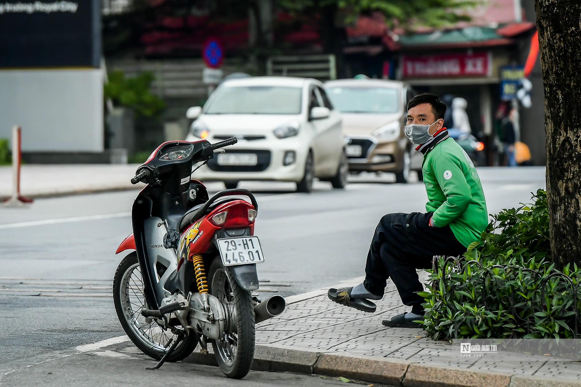 Dân sinh - Tài xế xe ôm công nghệ ngồi chơi dài dù được hoạt động trở lại (Hình 8).