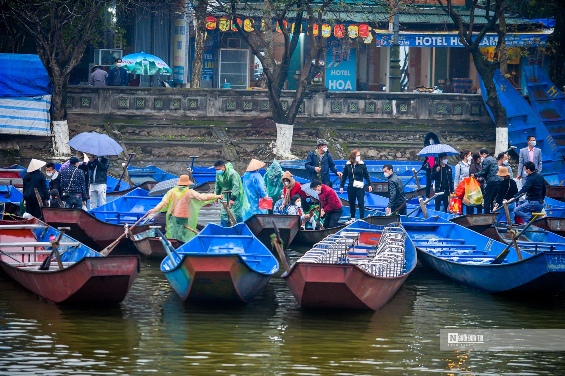 Dân sinh - Tấp nập du khách vãn cảnh chùa Hương ngày đầu mở cửa  (Hình 3).